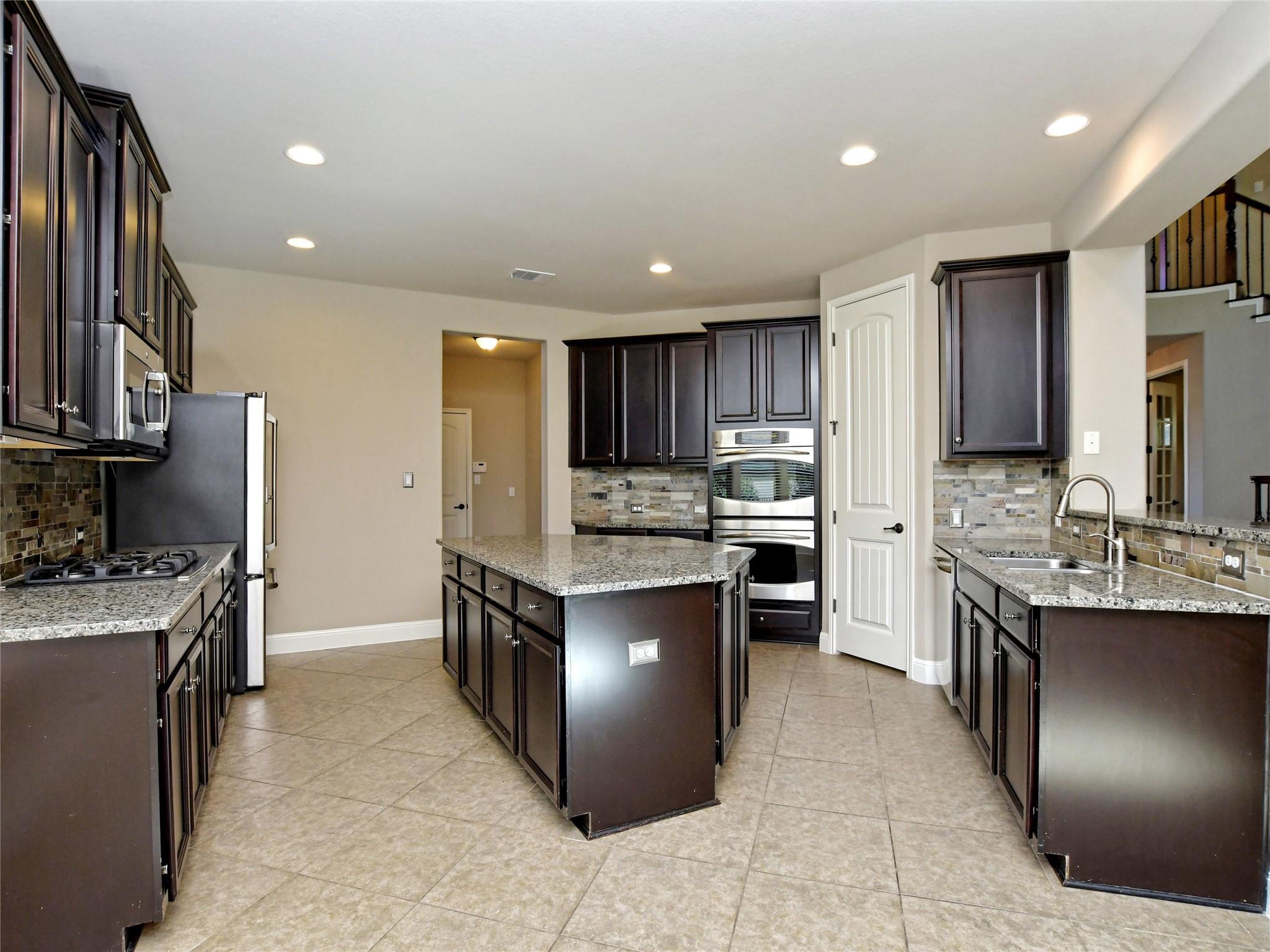 15205 Joseph Dr Property Photo 10