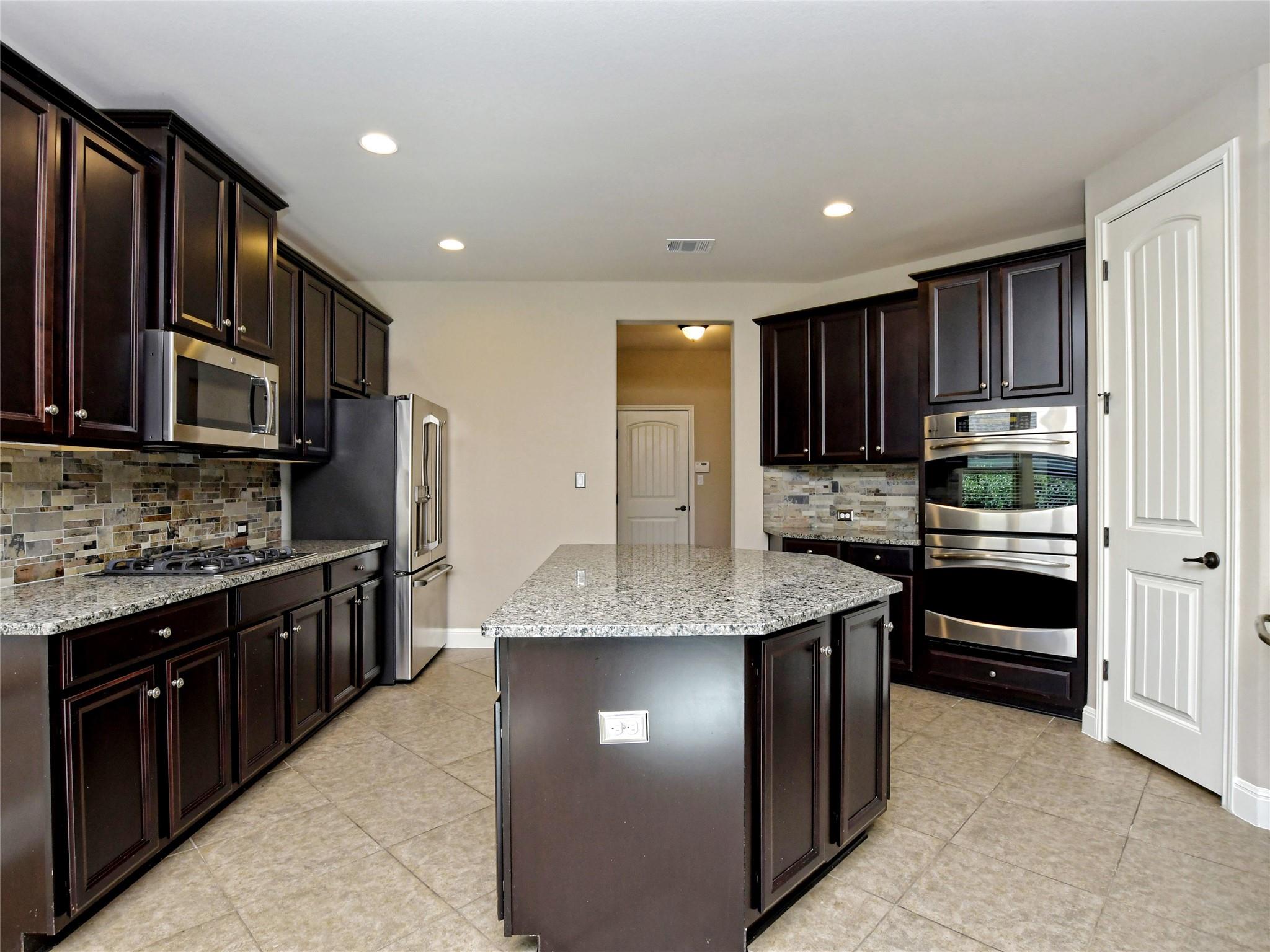 15205 Joseph Dr Property Photo 11