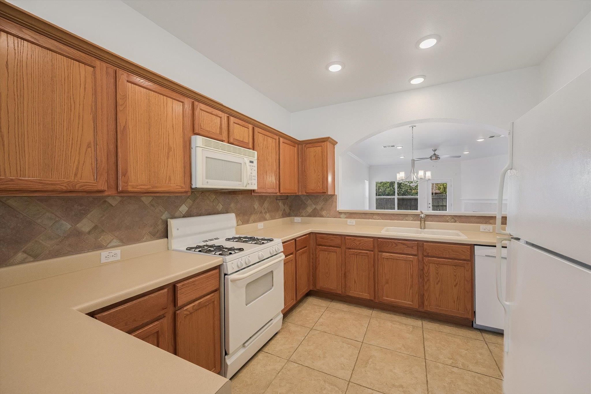1732 Amberwood Loop Property Photo 4