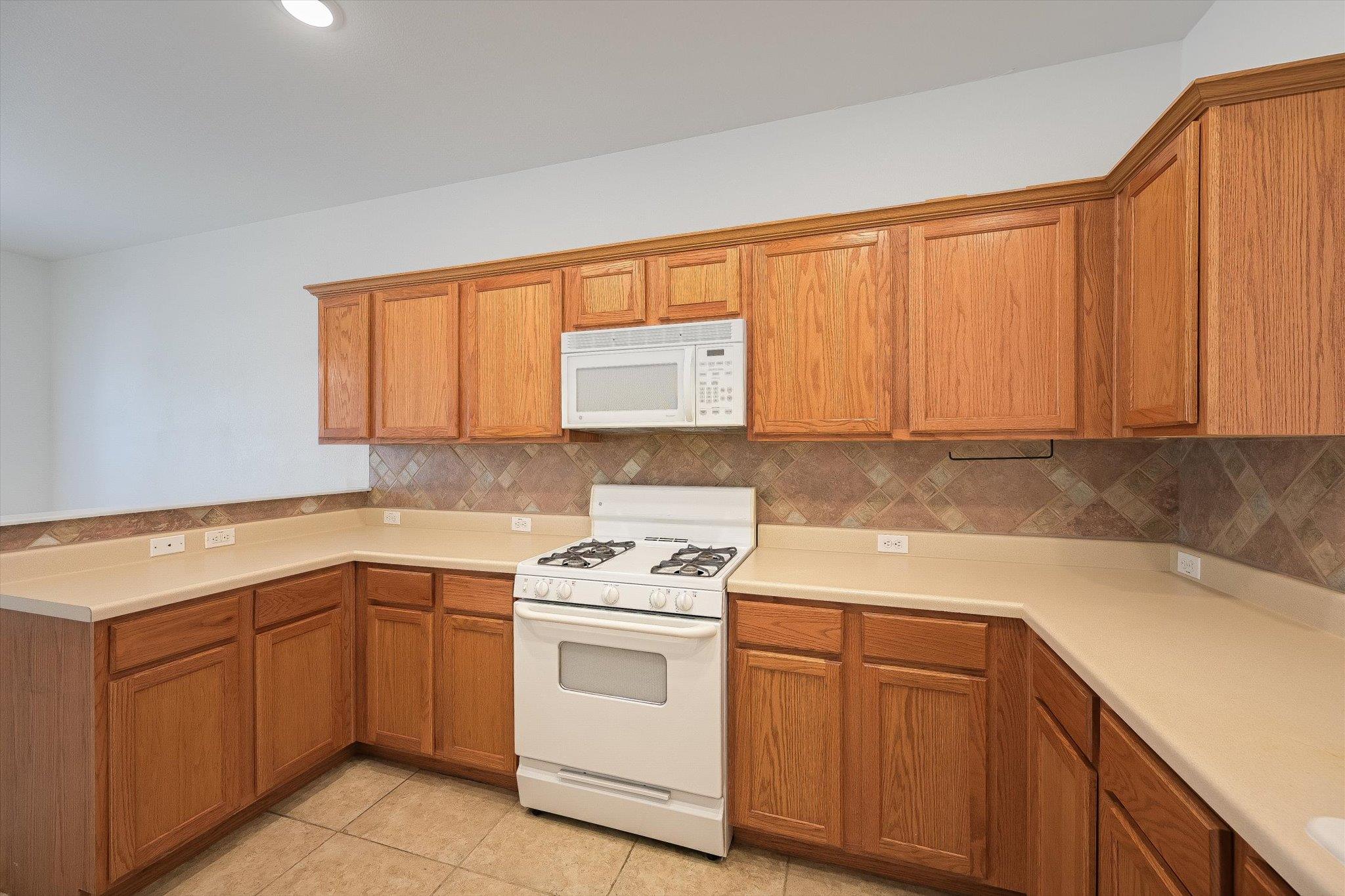 1732 Amberwood Loop Property Photo 5