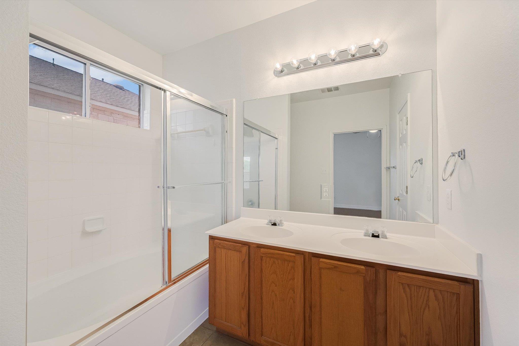 1732 Amberwood Loop Property Photo 11
