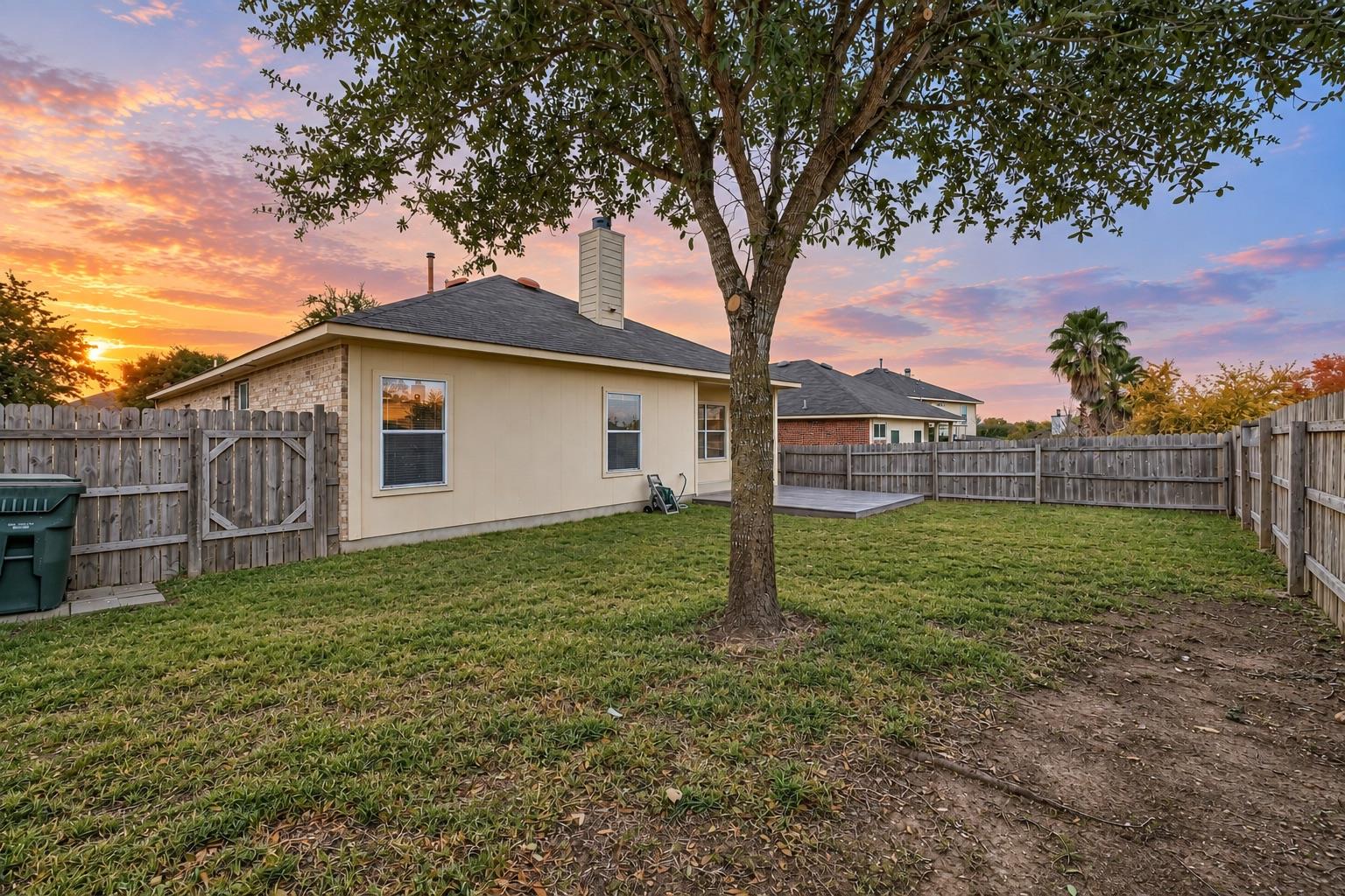 1732 Amberwood Loop Property Photo 16