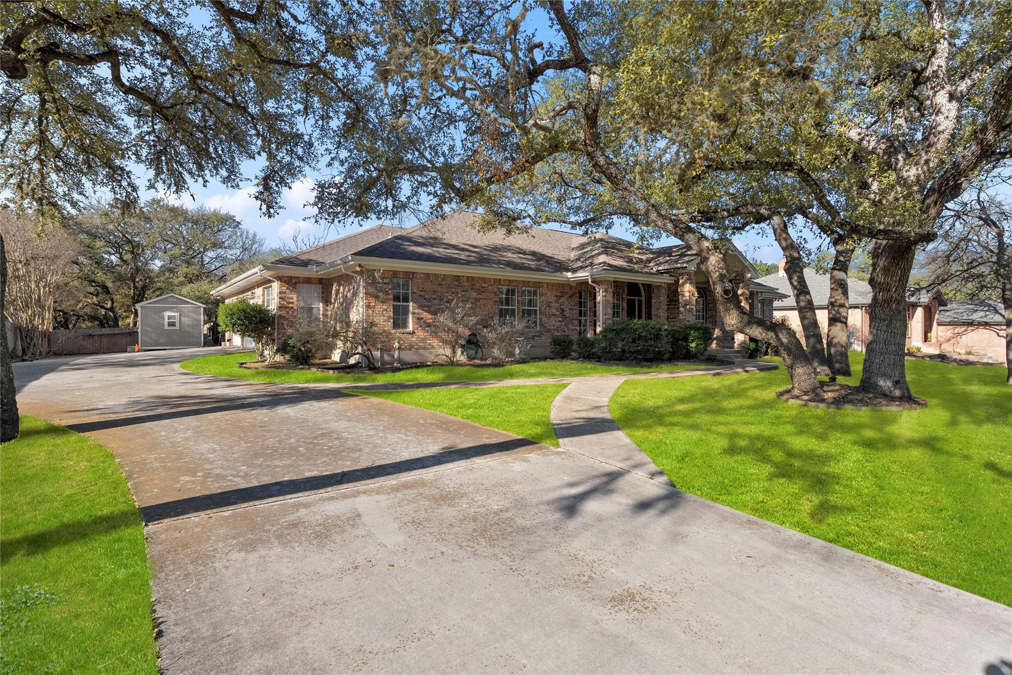 725 Willow Ridge Dr Property Photo 3