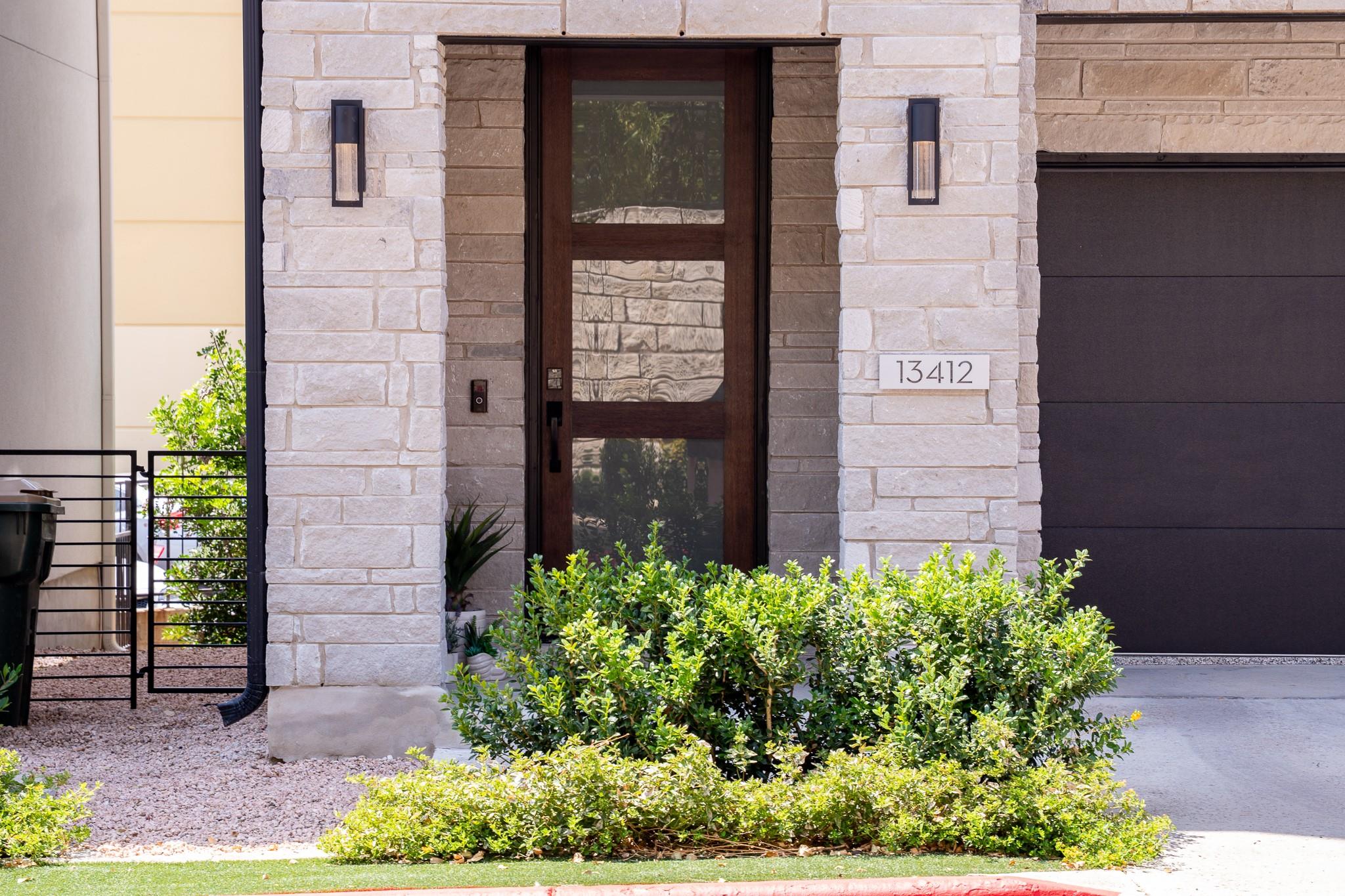 13412 Galleria Cir Property Photo 2