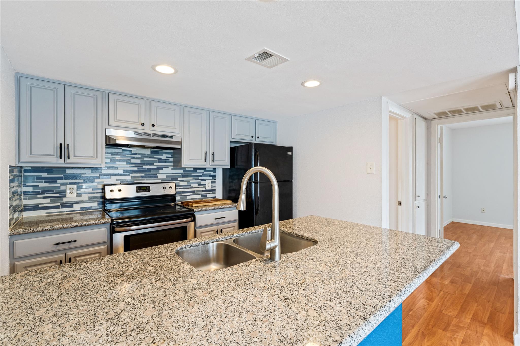 2124 Burton Dr #159 Property Photo 11