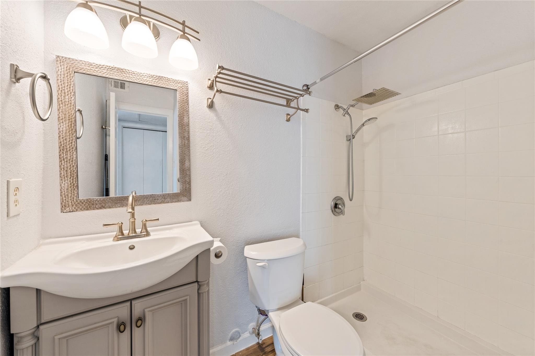 2124 Burton Dr #159 Property Photo 12