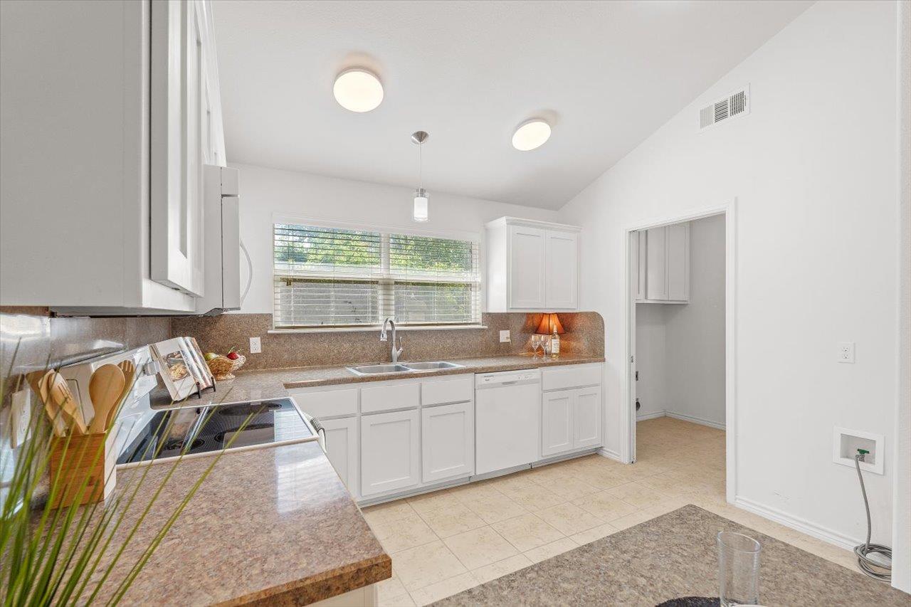 1405 Johnson St Property Photo 14