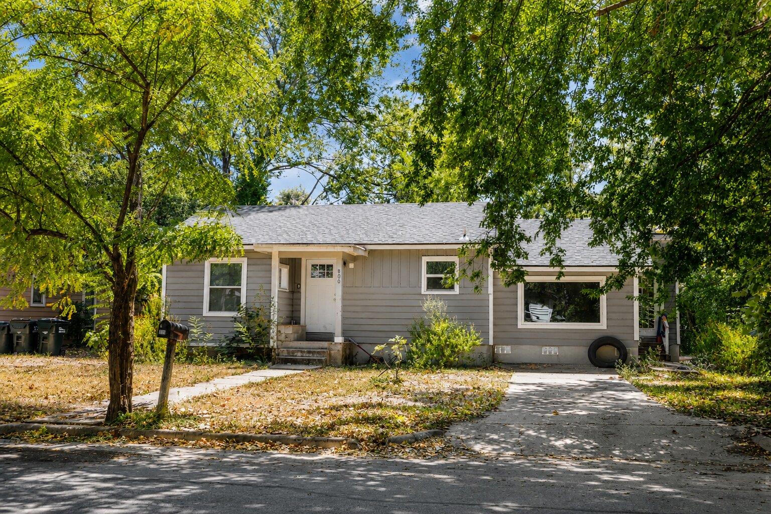 800 Barbara Dr