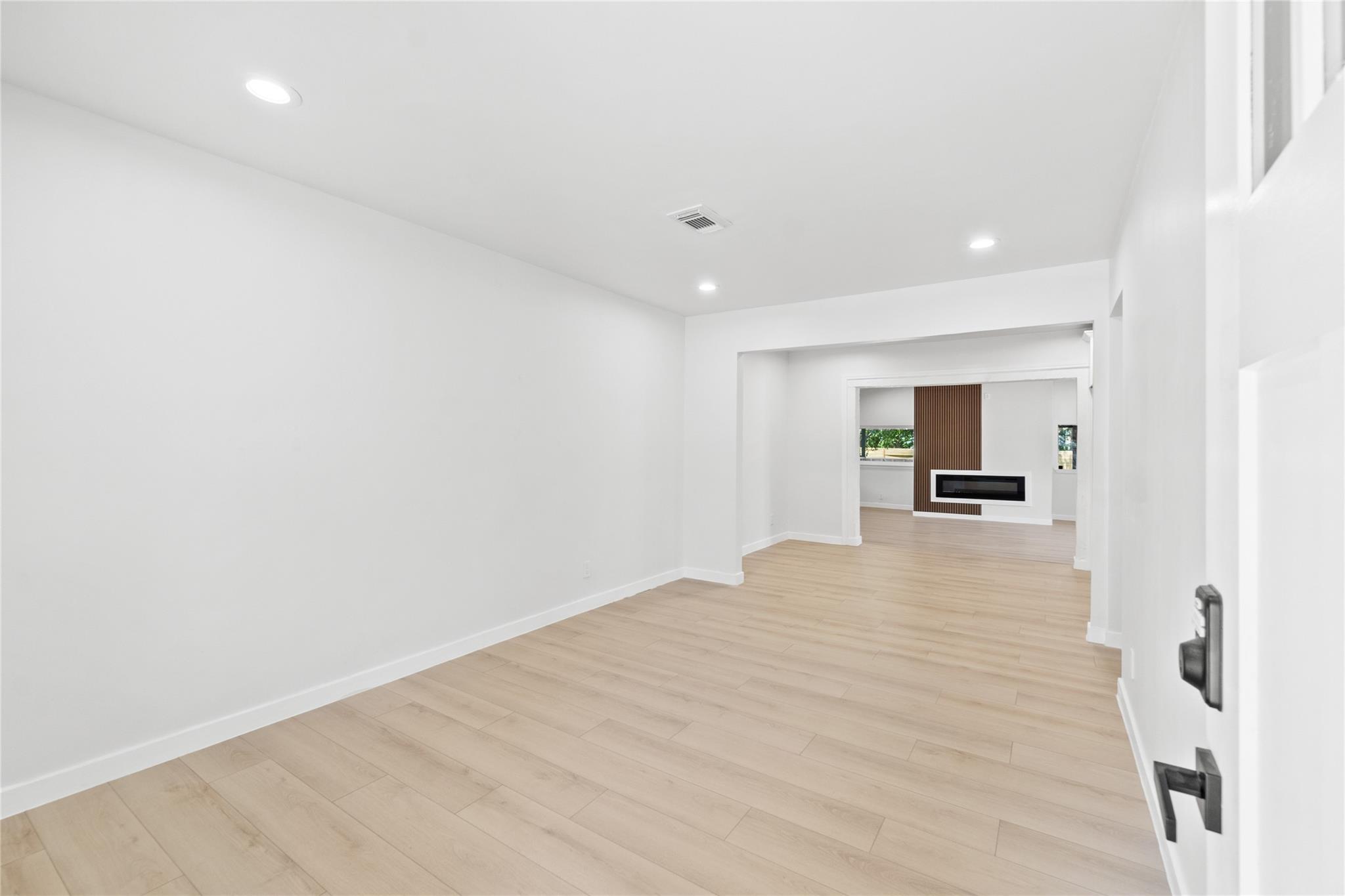 106 E Lola Dr Property Photo 3