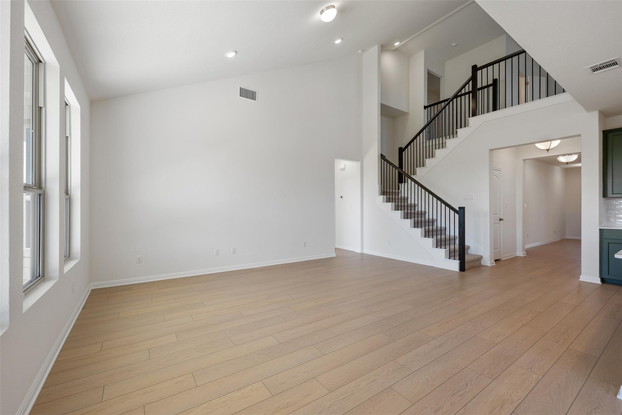 537 Redding Way Property Photo 10