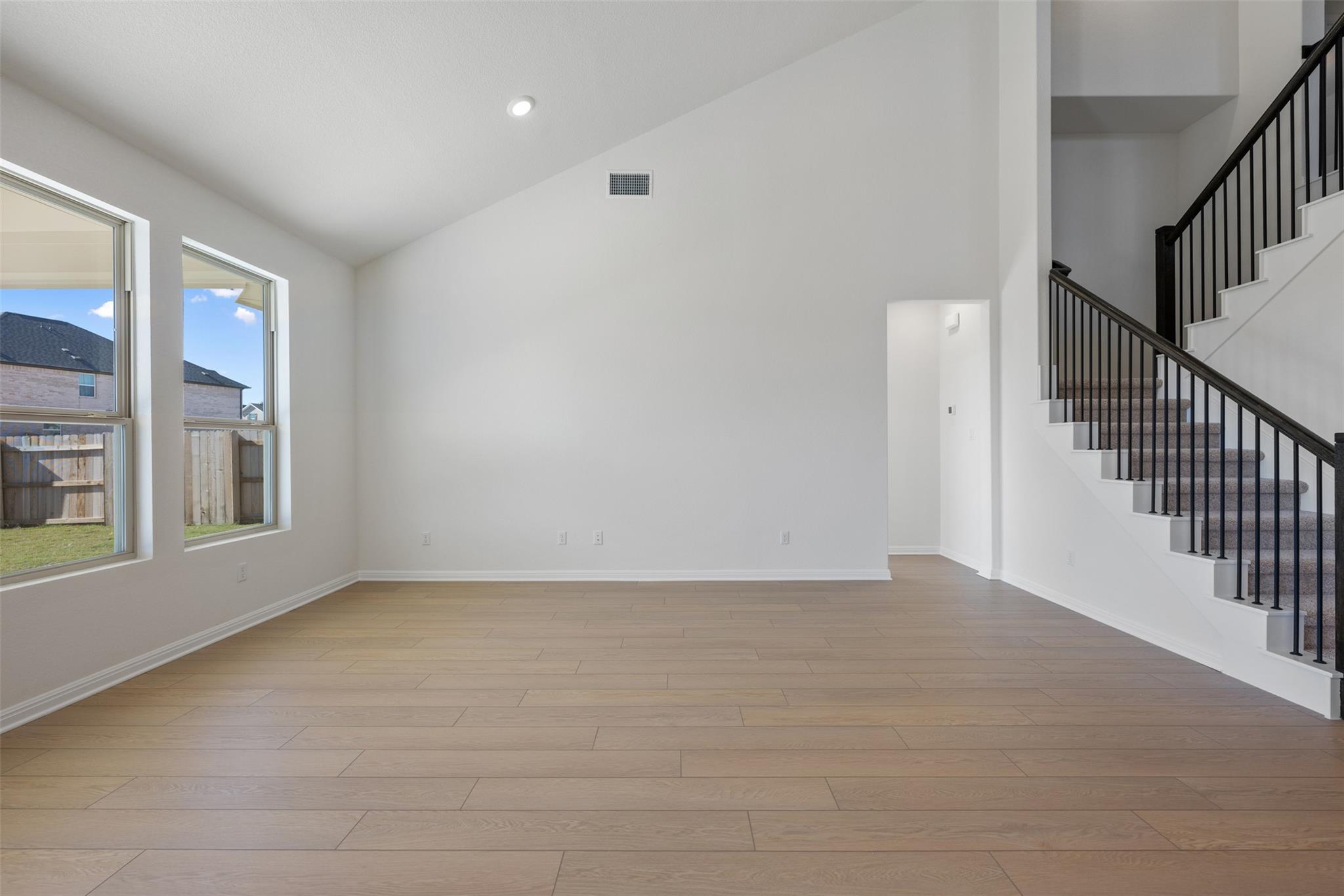 537 Redding Way Property Photo 11