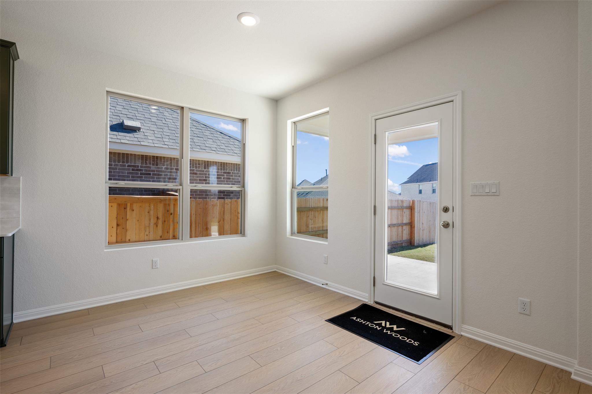537 Redding Way Property Photo 19