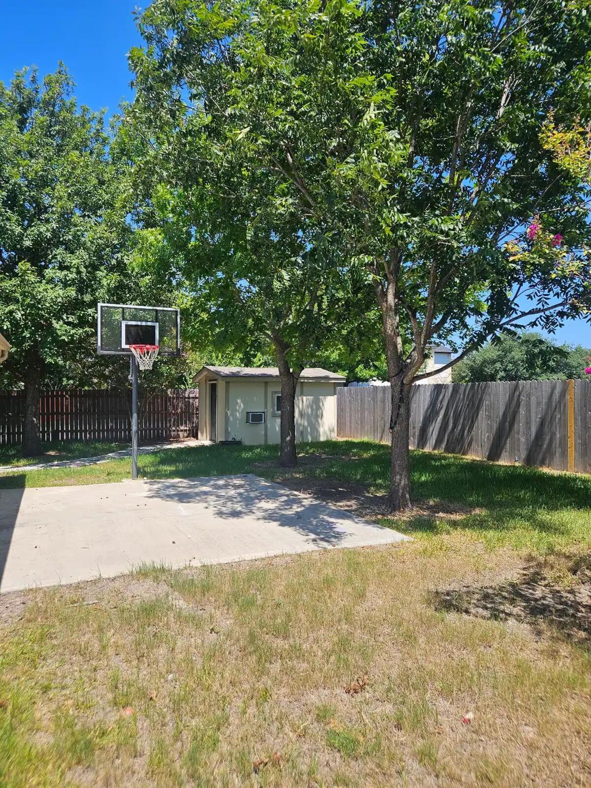 230 Rinehardt St Property Photo 4