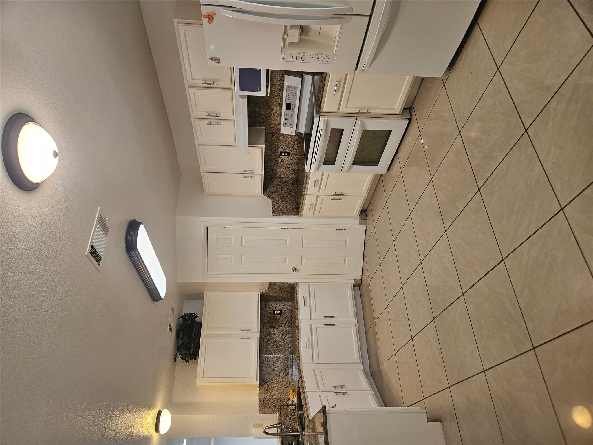 230 Rinehardt St Property Photo 6