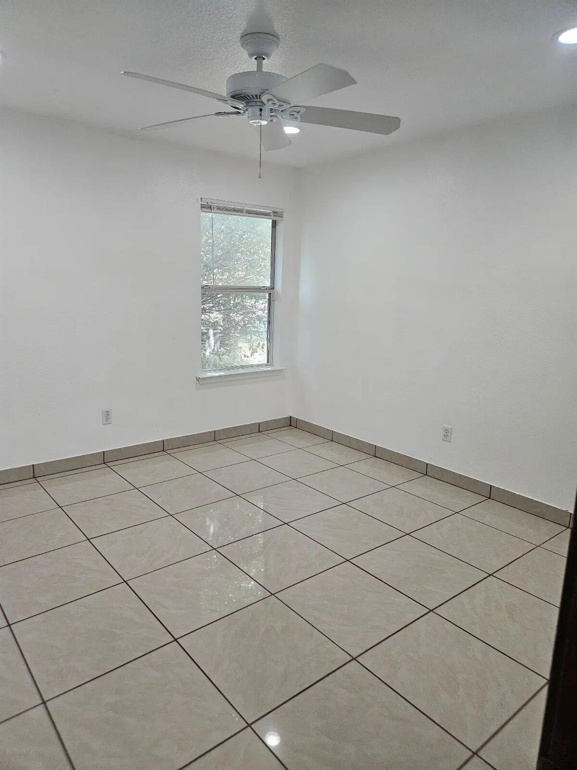 230 Rinehardt St Property Photo 7