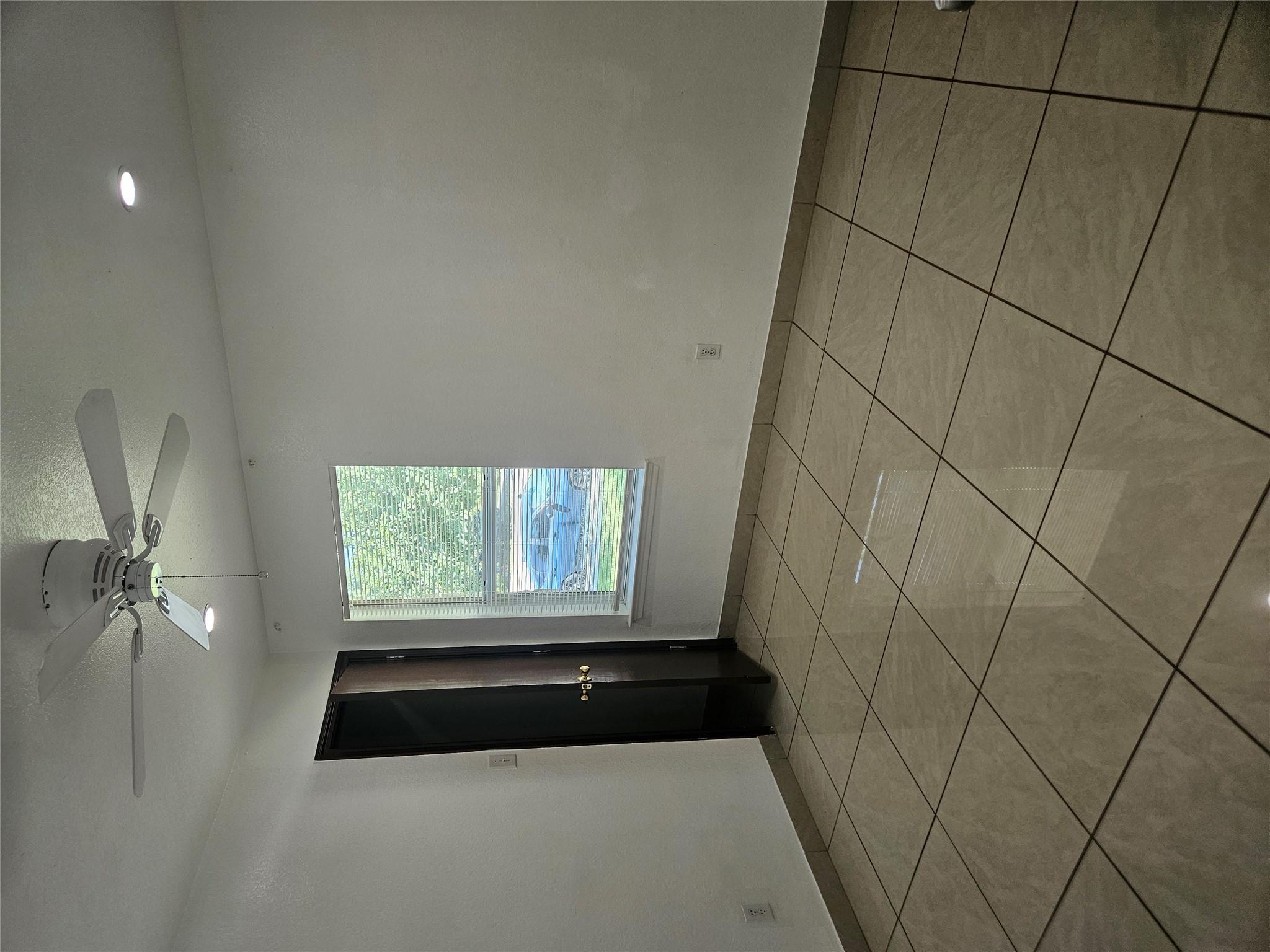 230 Rinehardt St Property Photo 8