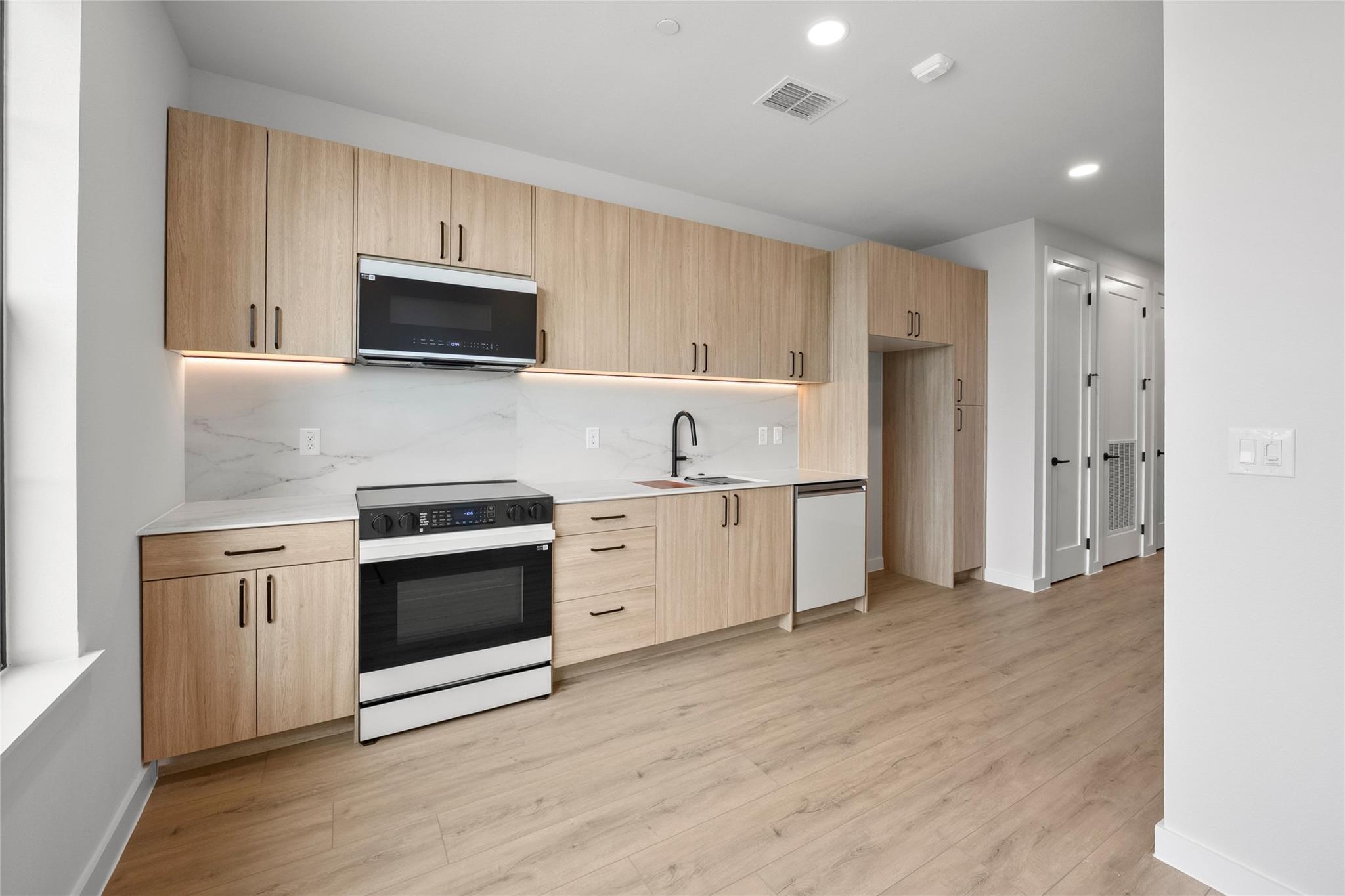 634 Central Pkwy #1212 Property Photo 12