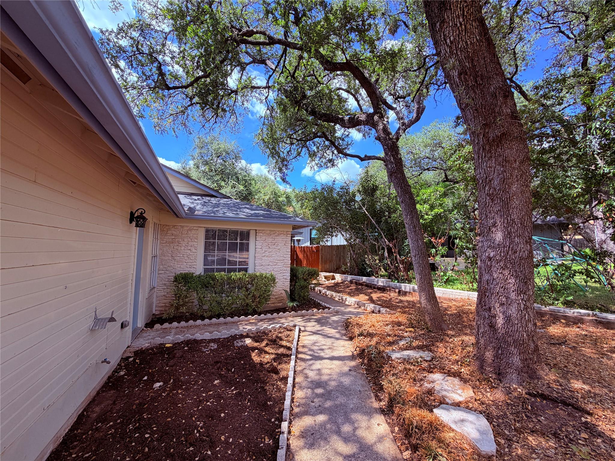 12102 Arrowwood Dr #B Property Photo 1