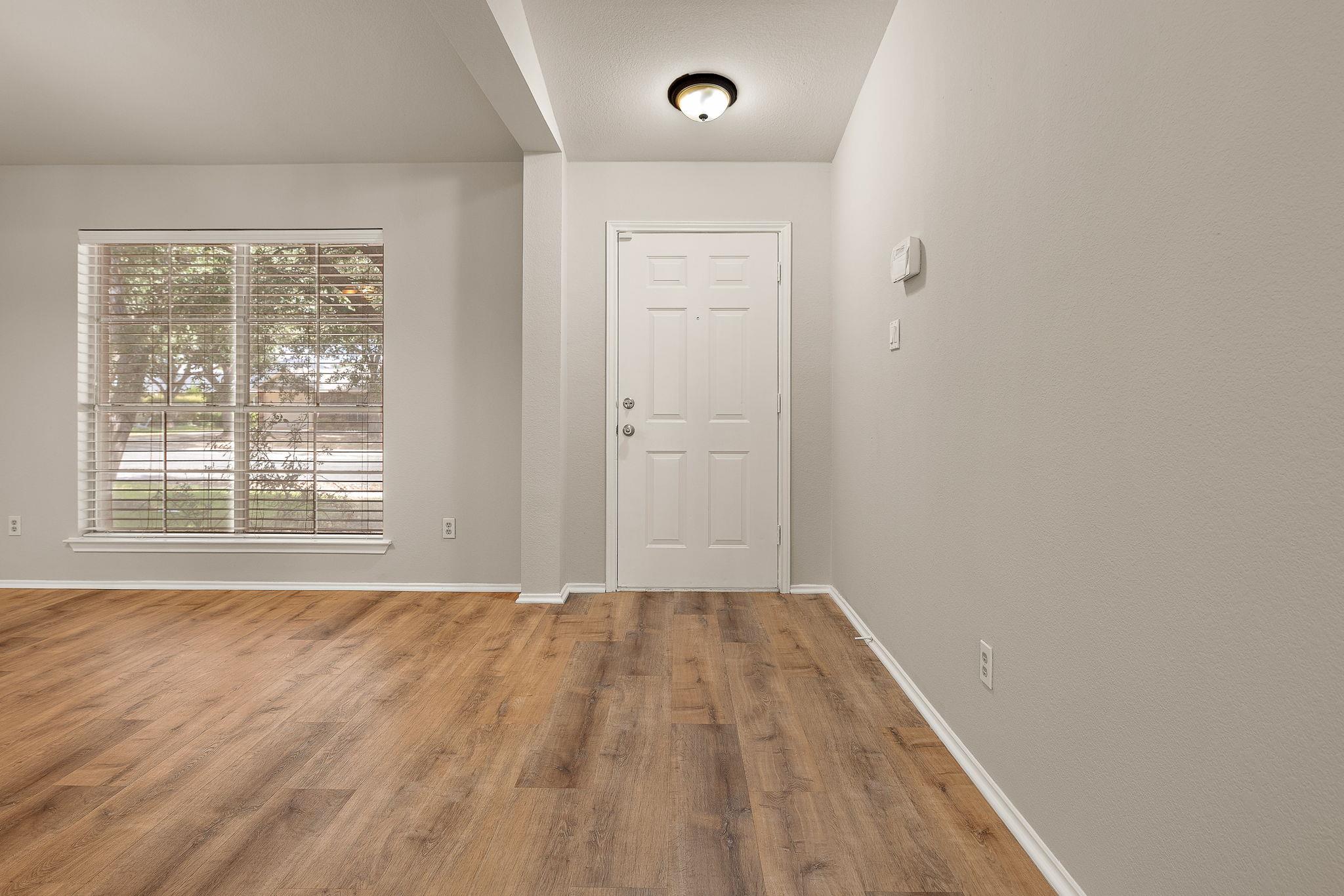 2560 Vernell Way Property Photo 3