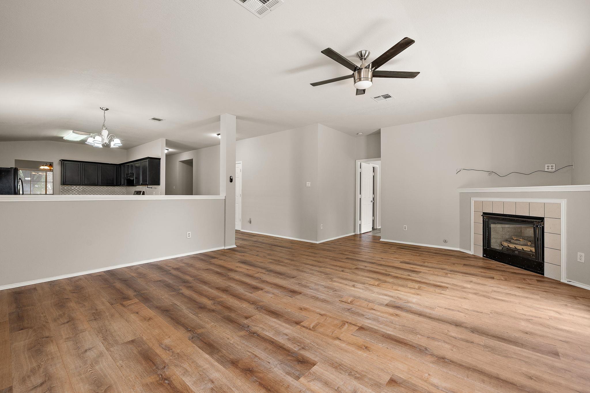2560 Vernell Way Property Photo 4