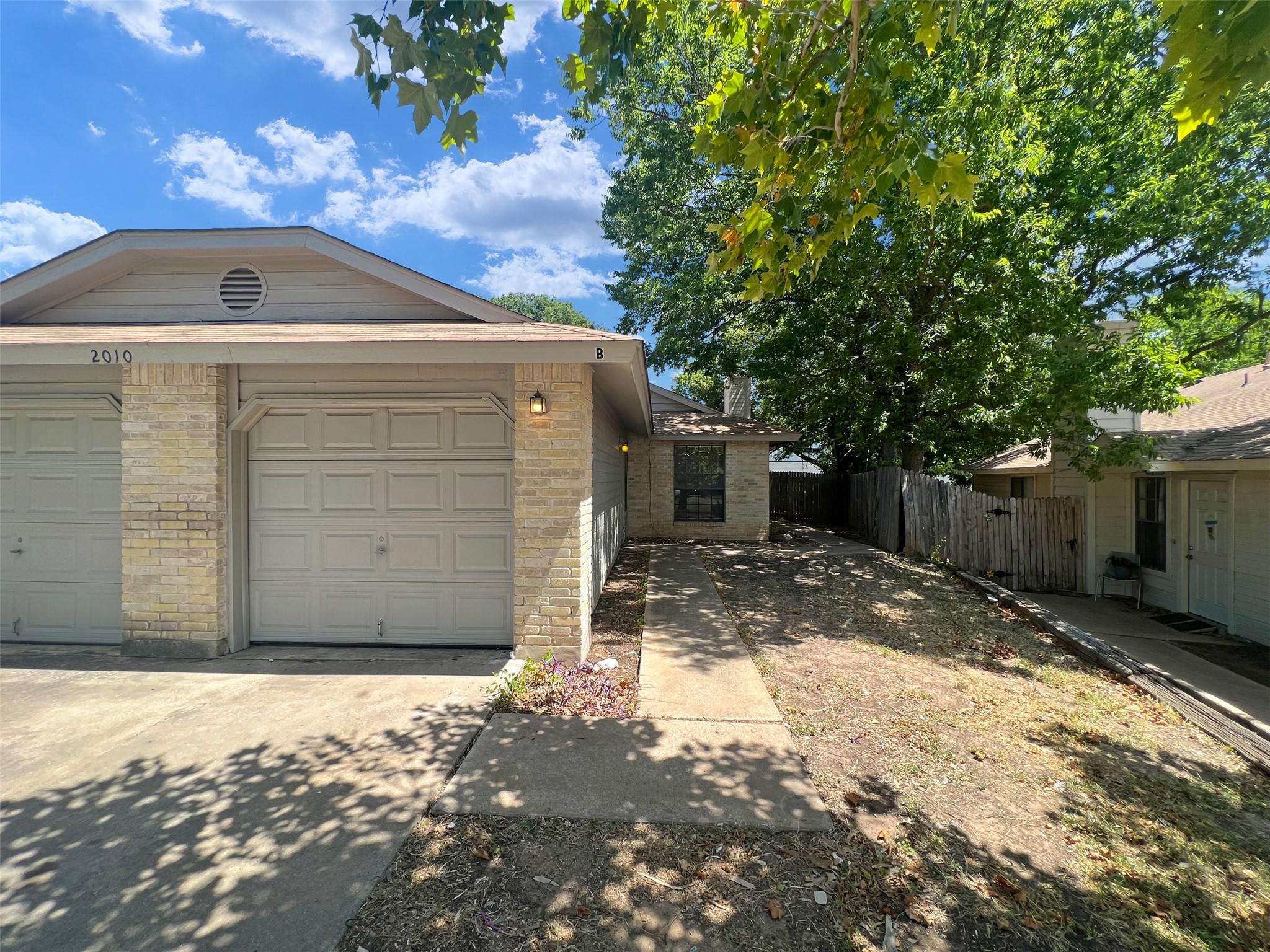 2010 Alex Ave #B Property Photo 1