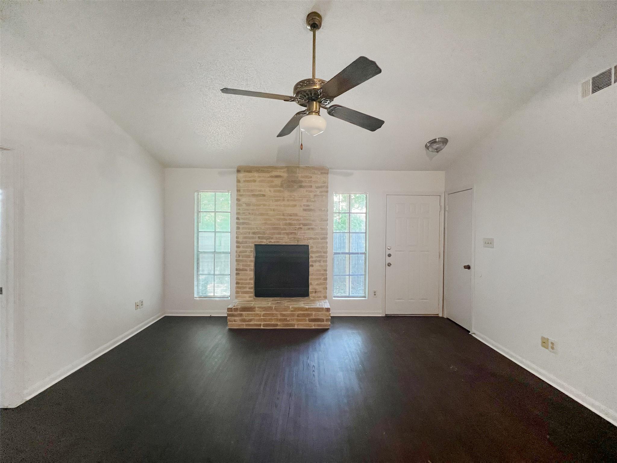 2010 Alex Ave #b Property Photo 4
