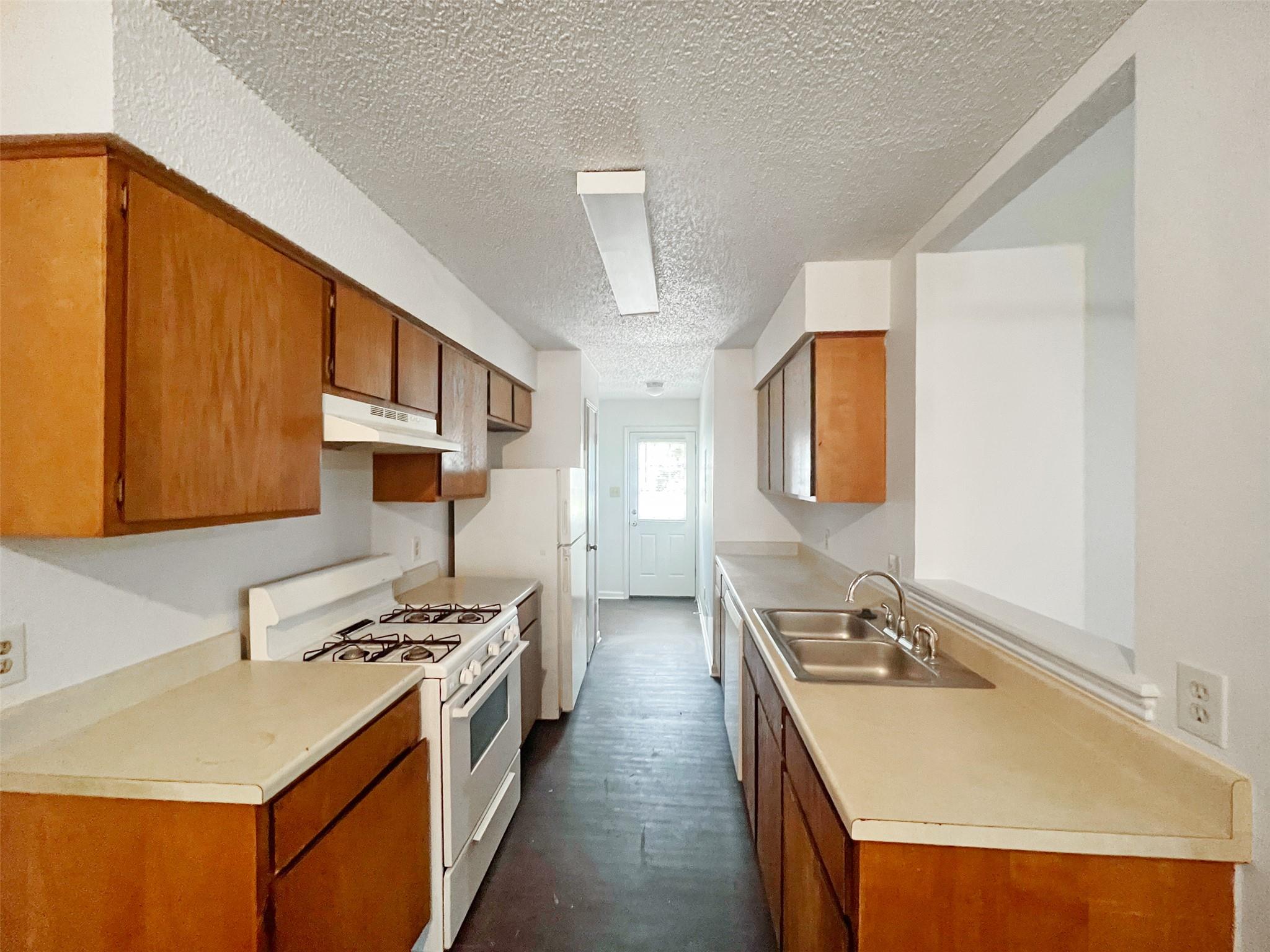 2010 Alex Ave #b Property Photo 5