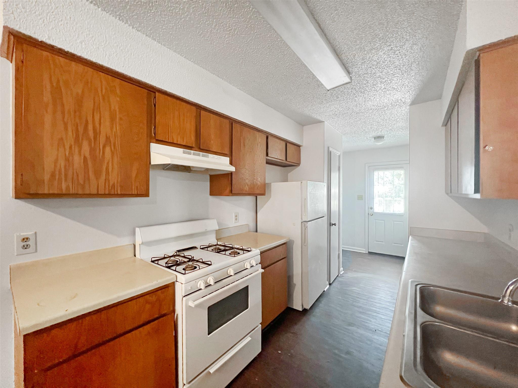 2010 Alex Ave #b Property Photo 6