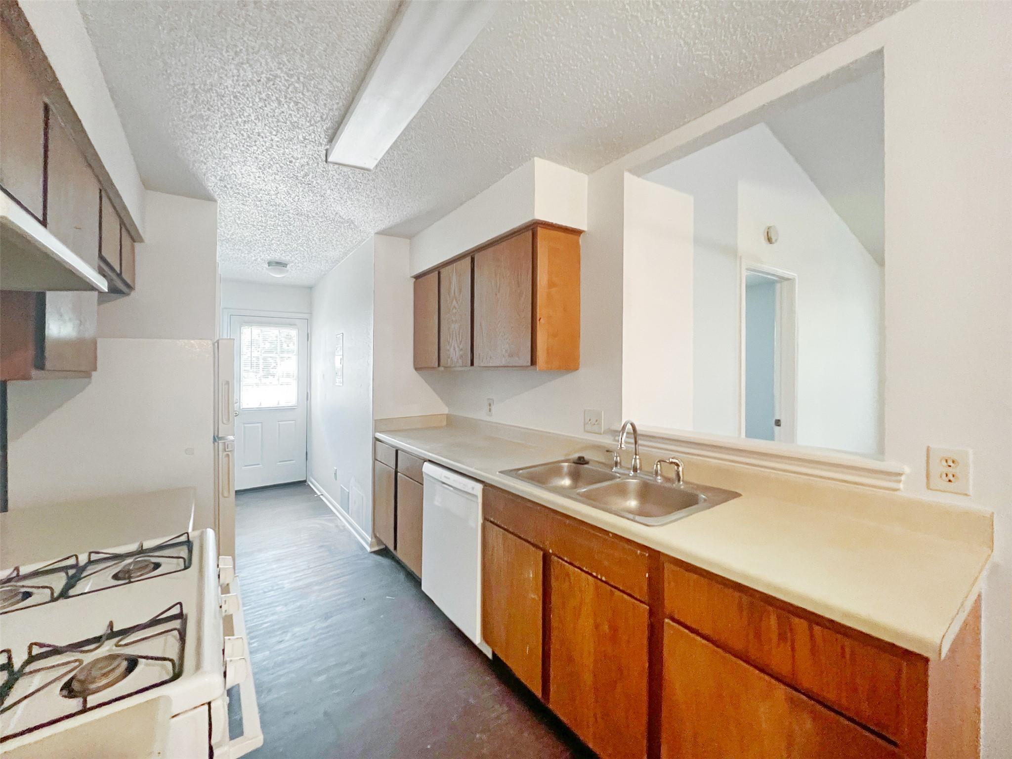 2010 Alex Ave #b Property Photo 7