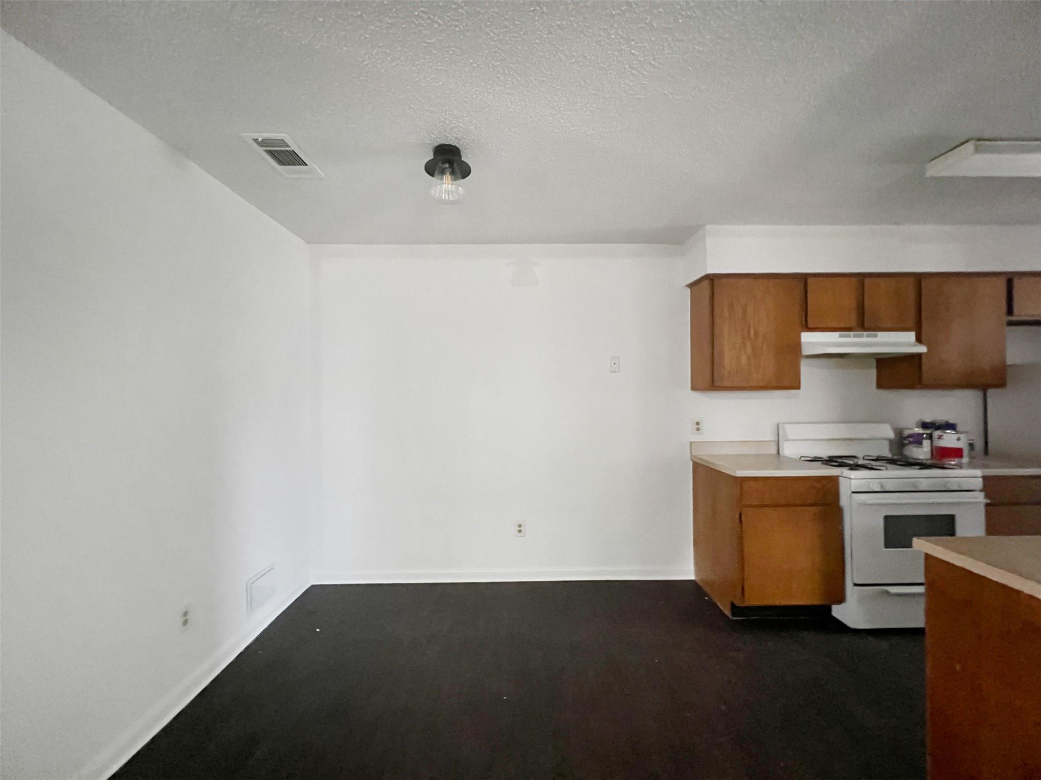 2010 Alex Ave #b Property Photo 8