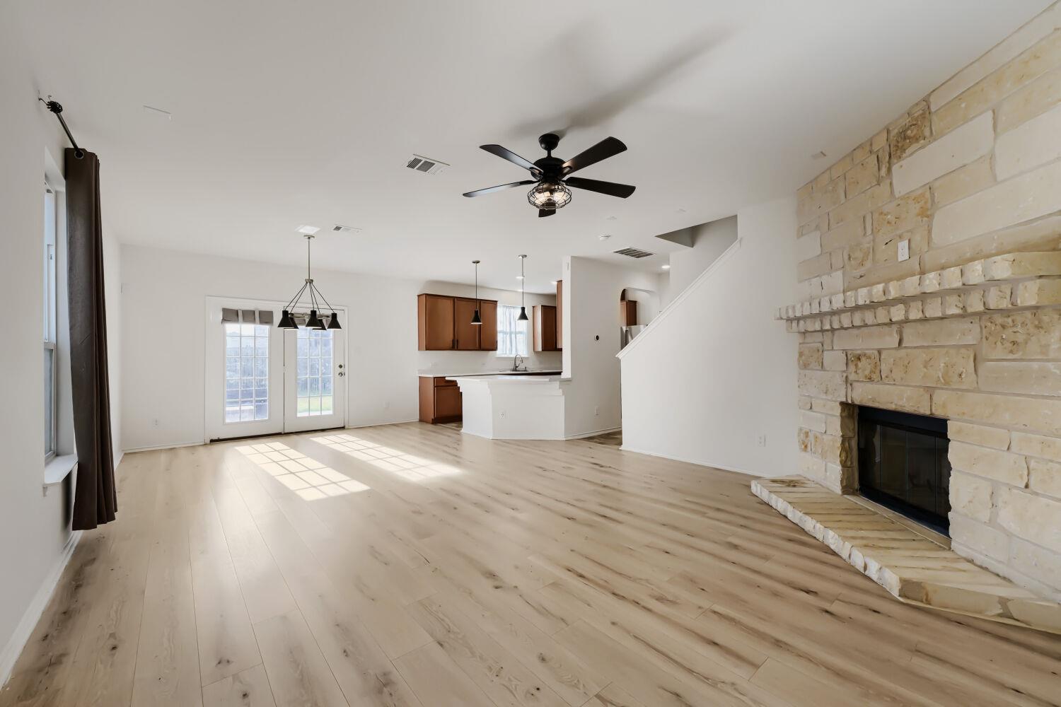 14220 James Buchanan St Property Photo 6