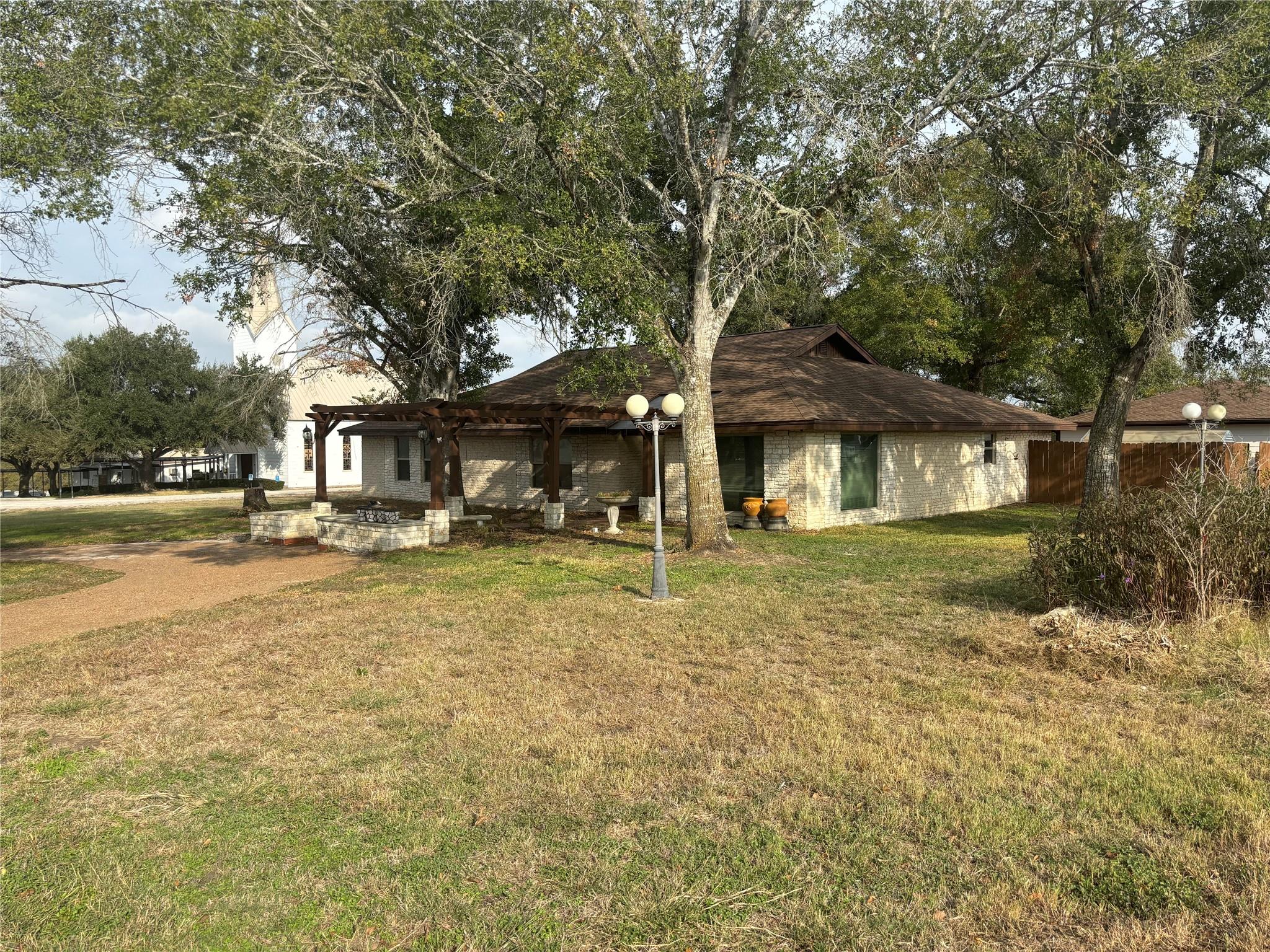 115 Saint Louis St Property Photo 4