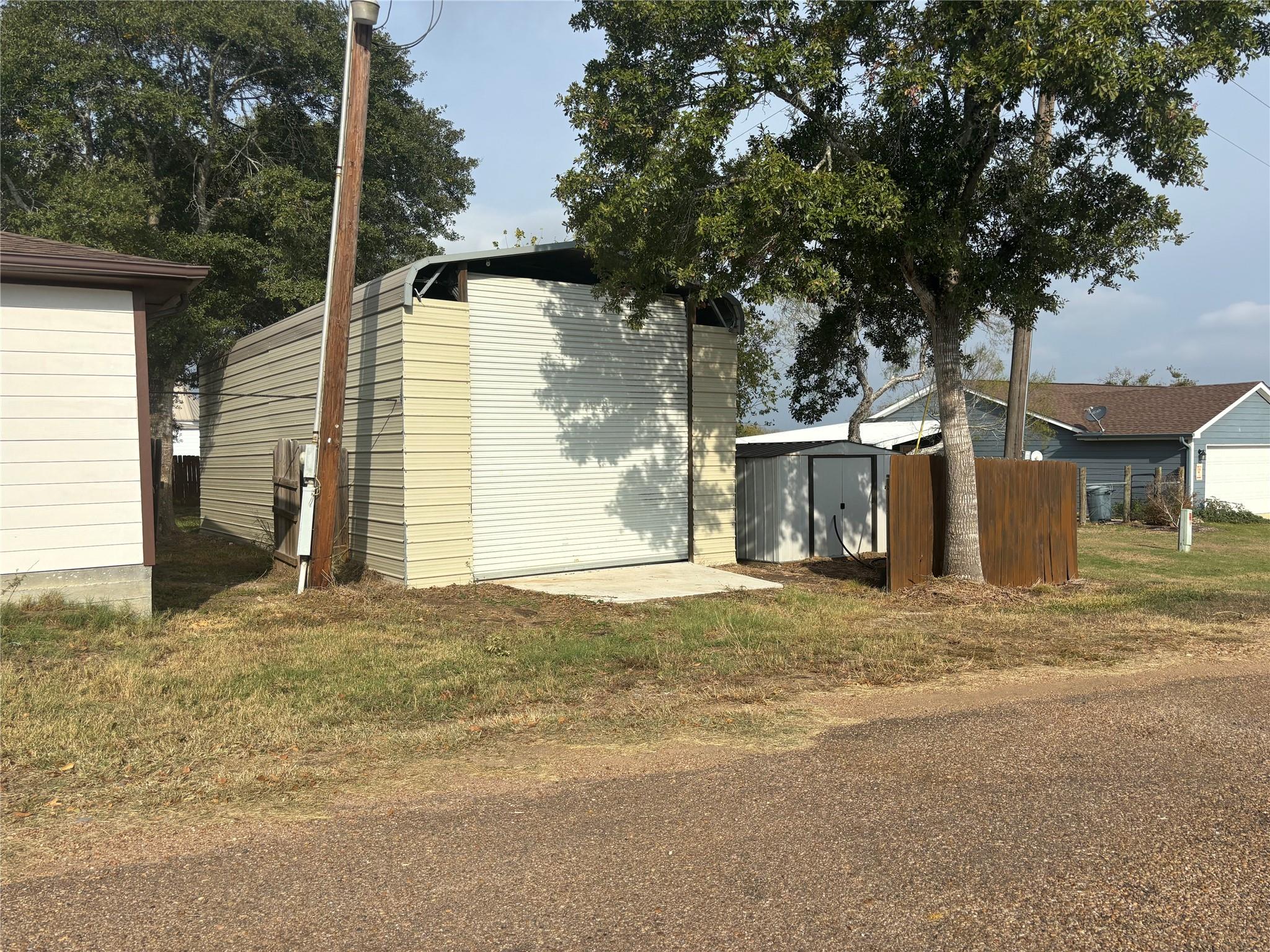 115 Saint Louis St Property Photo 29