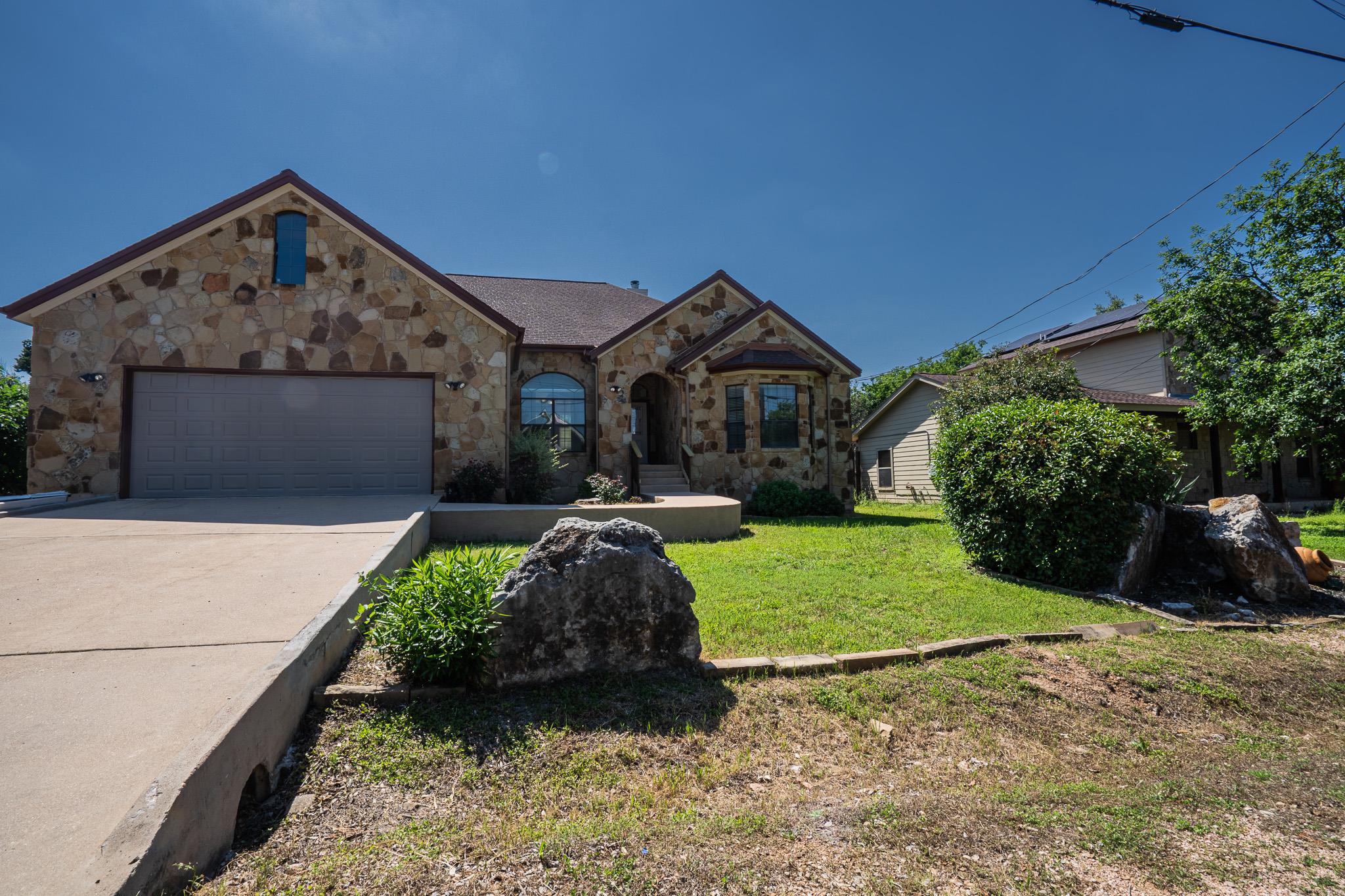 2102 Crazyhorse Pass Property Photo 1