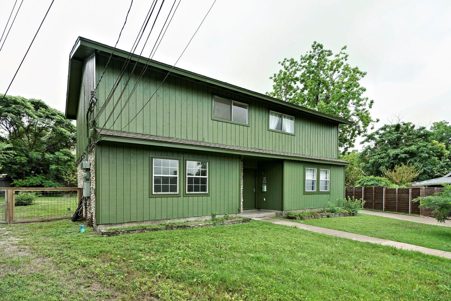 903 Aurora Cir #b Property Photo 2