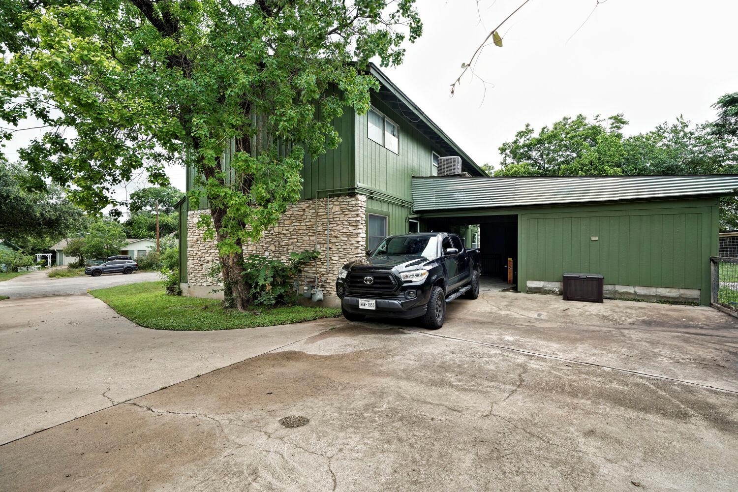 903 Aurora Cir #b Property Photo 4