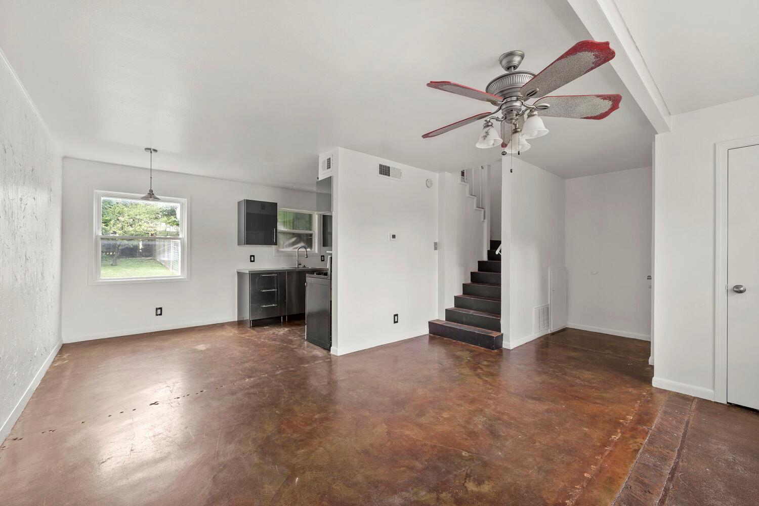 903 Aurora Cir #b Property Photo 5