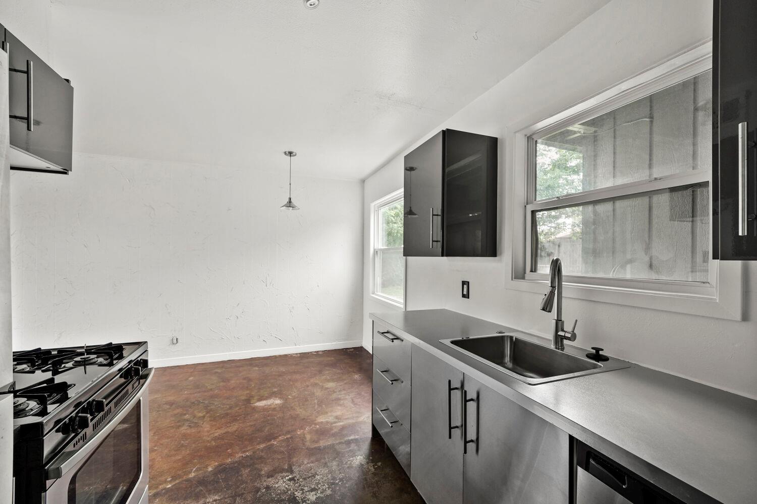 903 Aurora Cir #b Property Photo 10