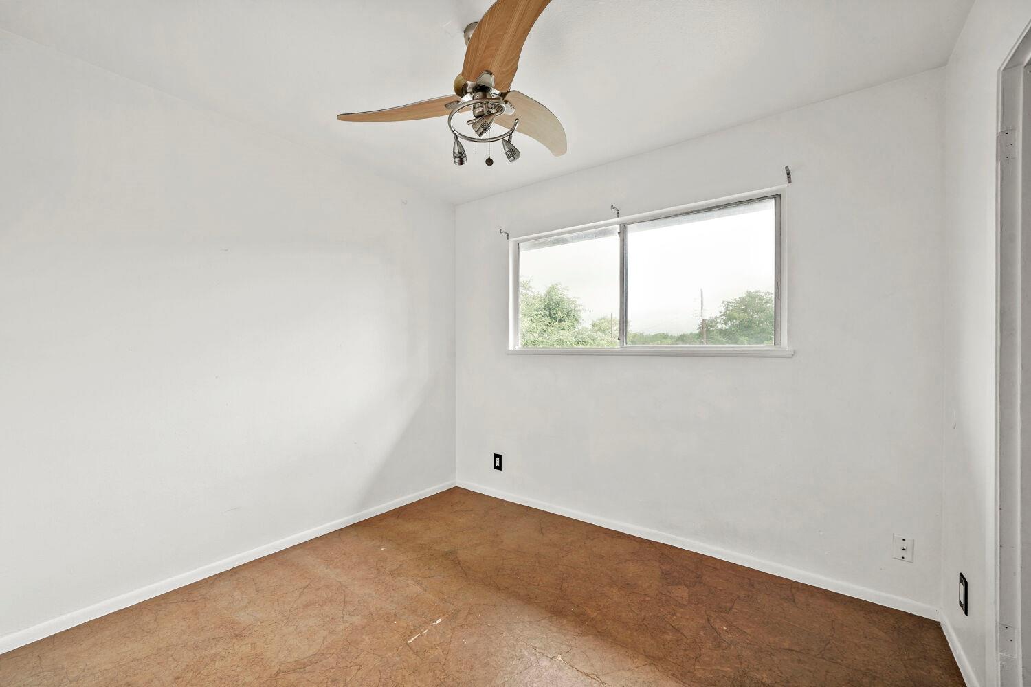 903 Aurora Cir #b Property Photo 15