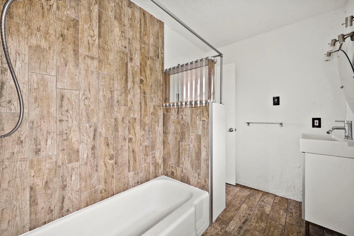 903 Aurora Cir #b Property Photo 18