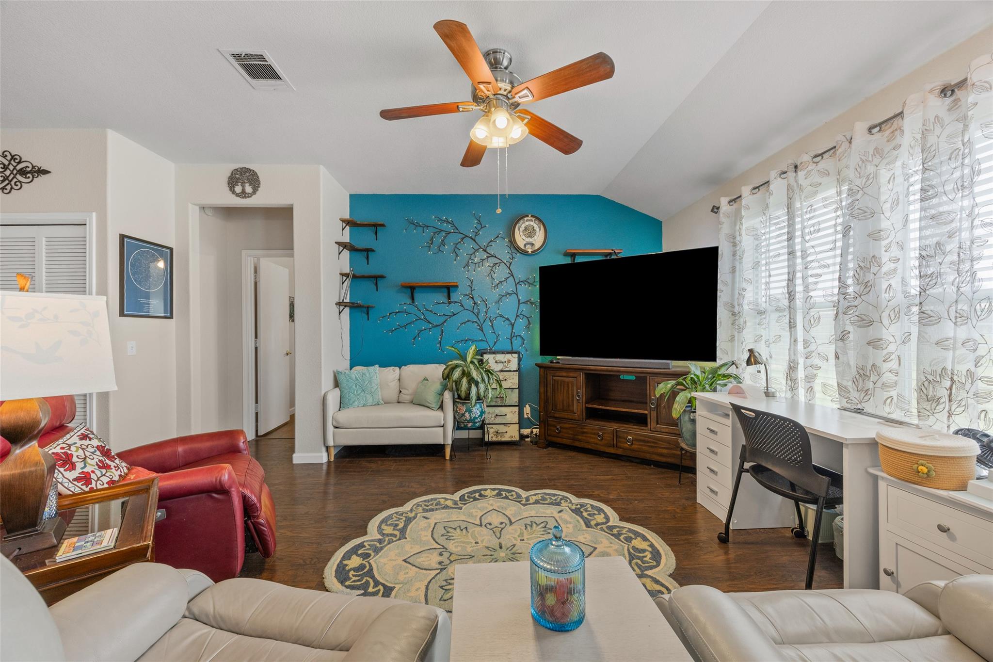 120 Holland St Property Photo 11