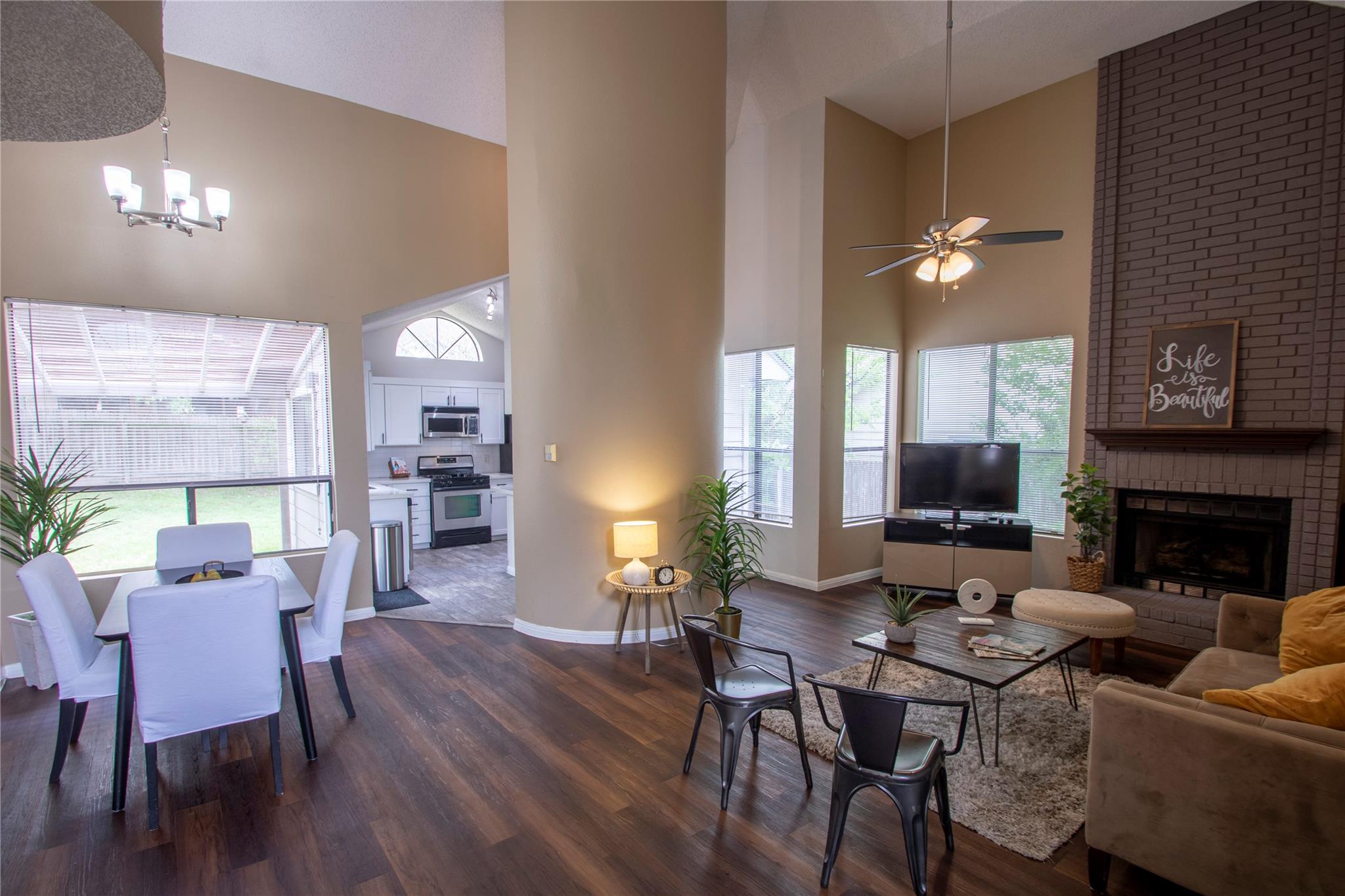 2108 Warfield Way Property Photo 3