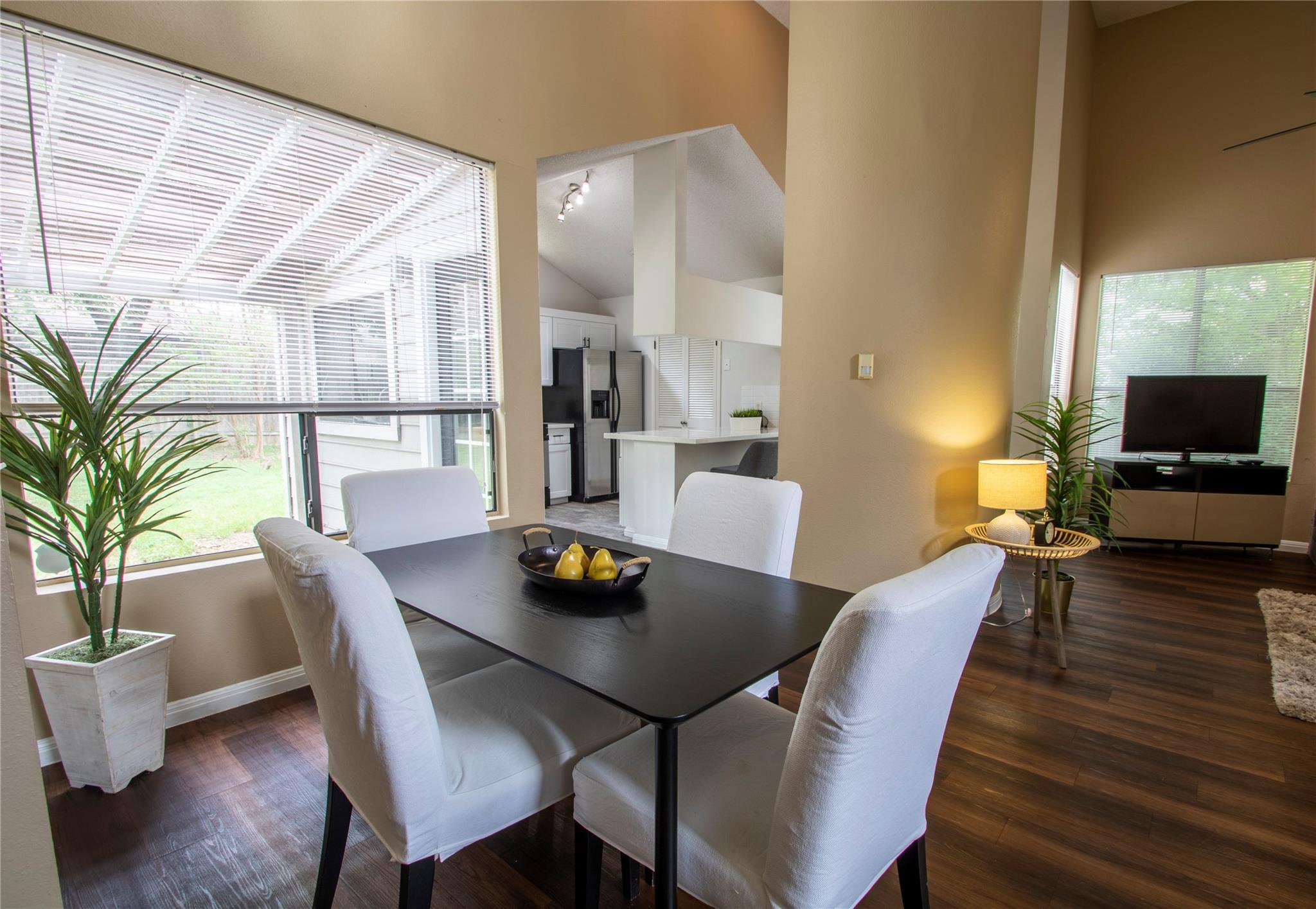 2108 Warfield Way Property Photo 6