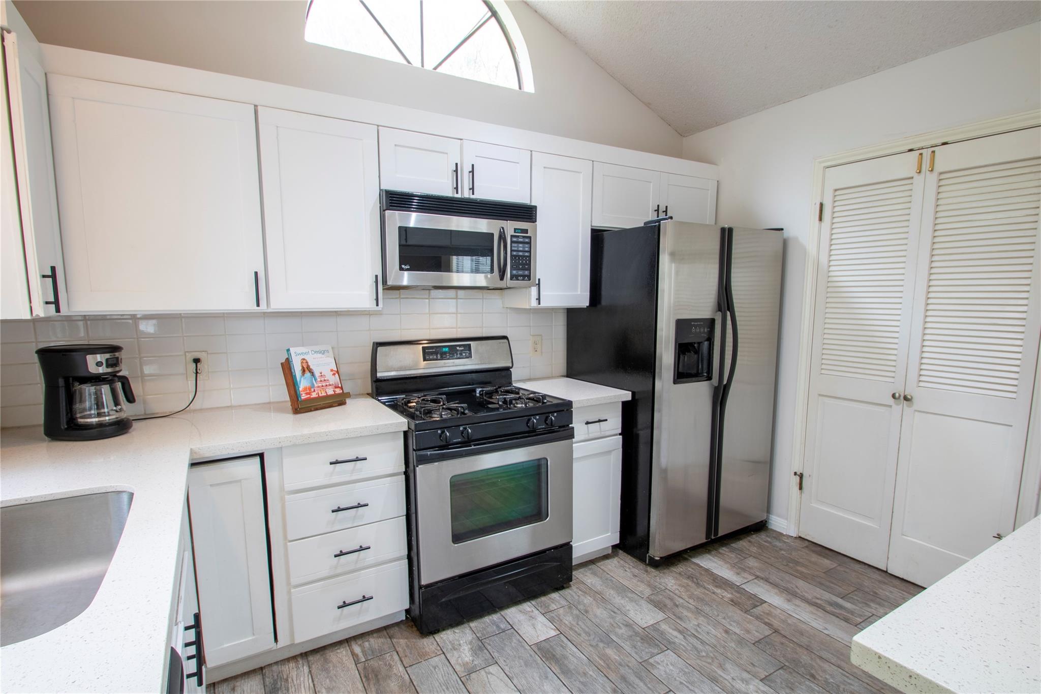 2108 Warfield Way Property Photo 9