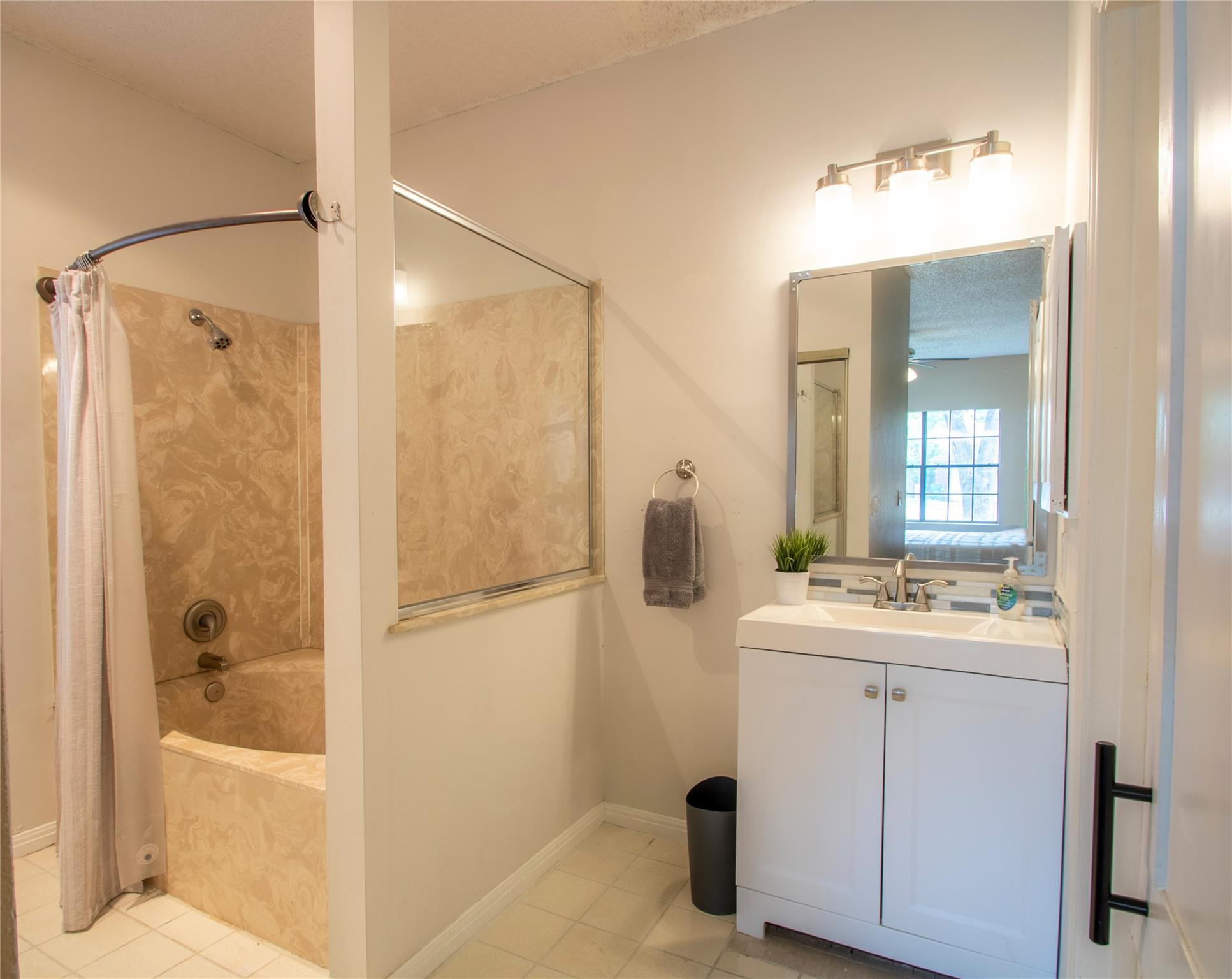 2108 Warfield Way Property Photo 13