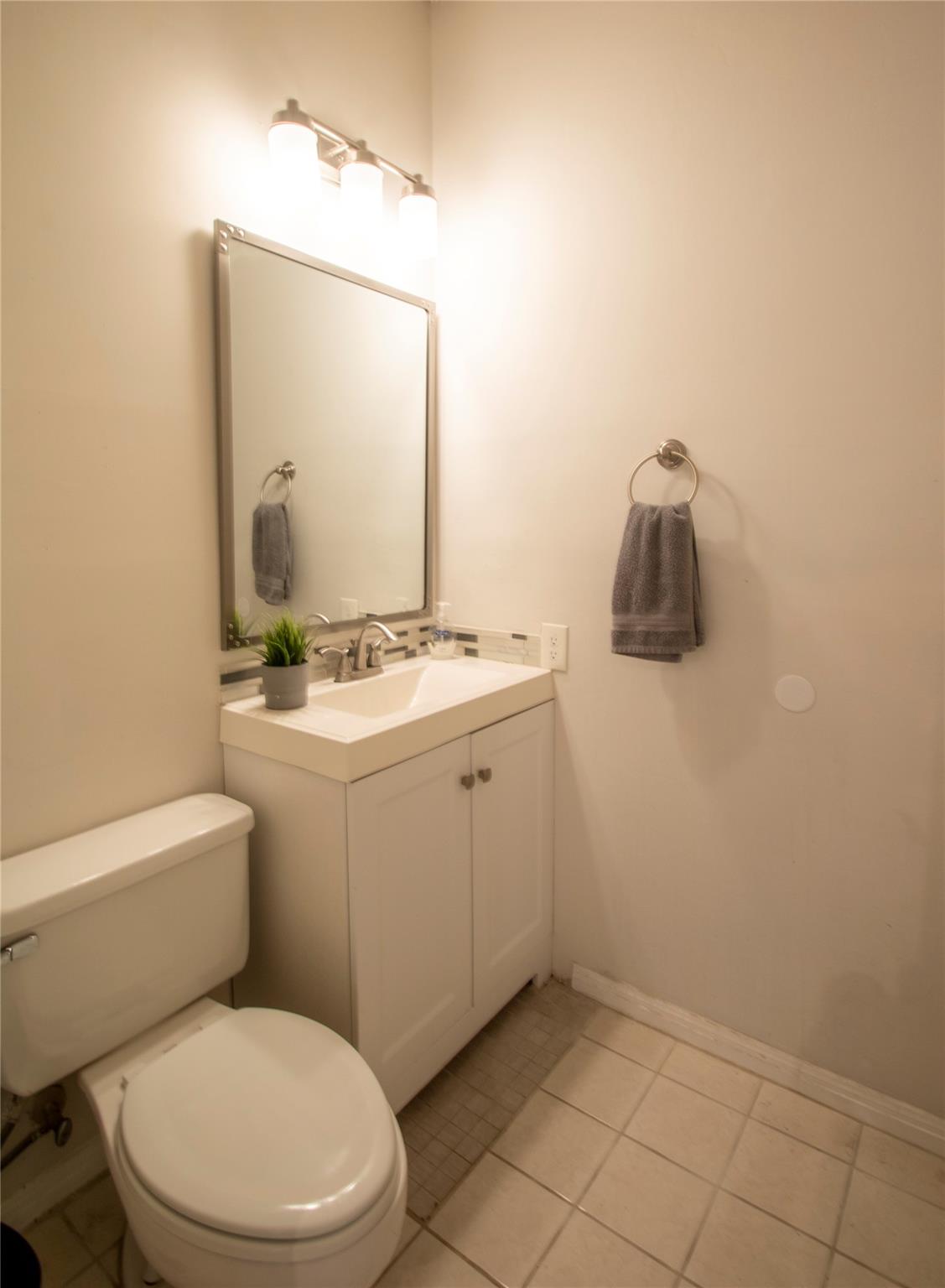 2108 Warfield Way Property Photo 14