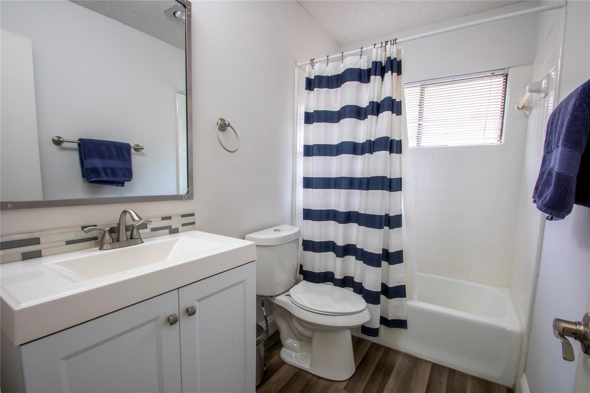 2108 Warfield Way Property Photo 16