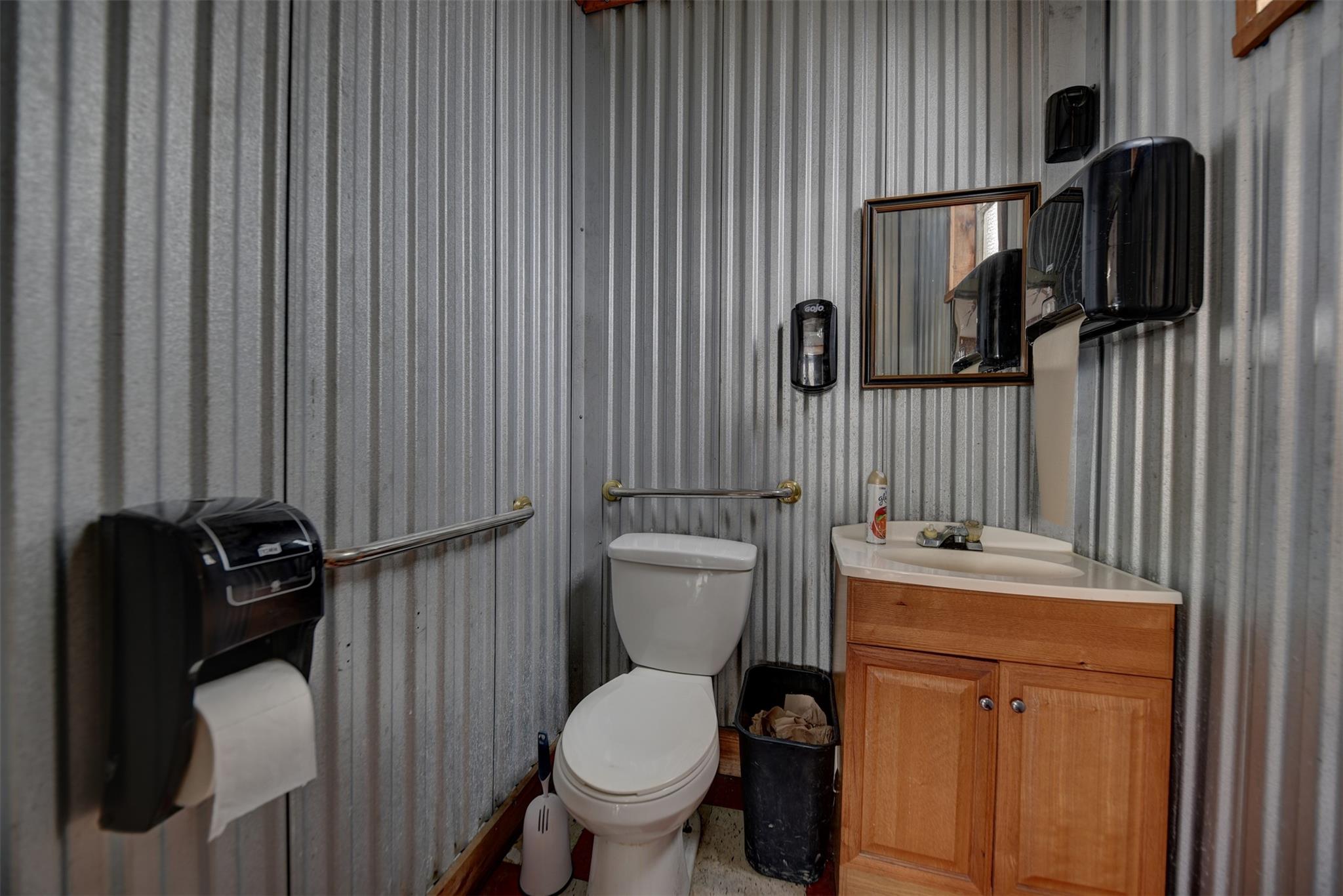 307 E Alamo St Property Photo 24