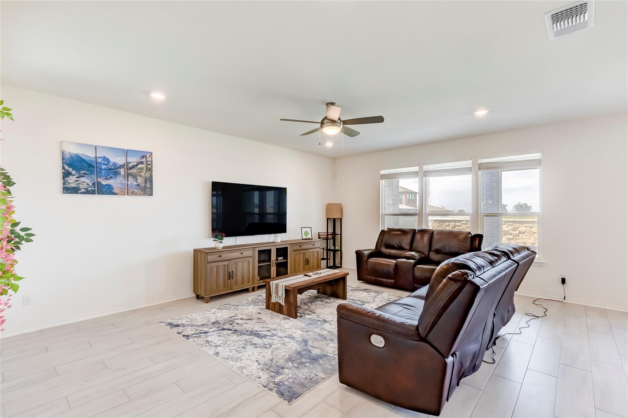 3712 Forino Dr Property Photo 8