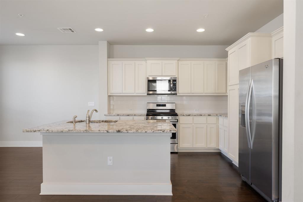 13800 Lyndhurst St #326 Property Photo 7